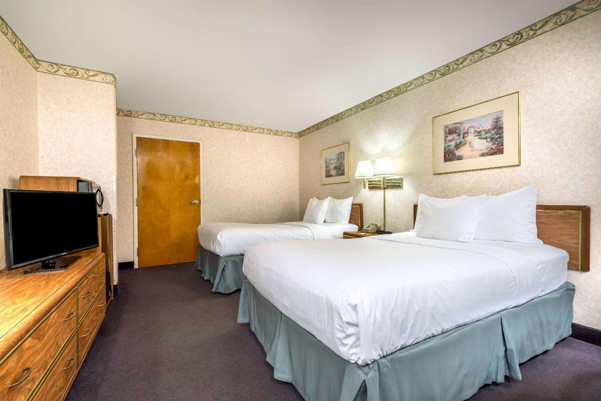 Days Inn by Wyndham Vineland photo 2