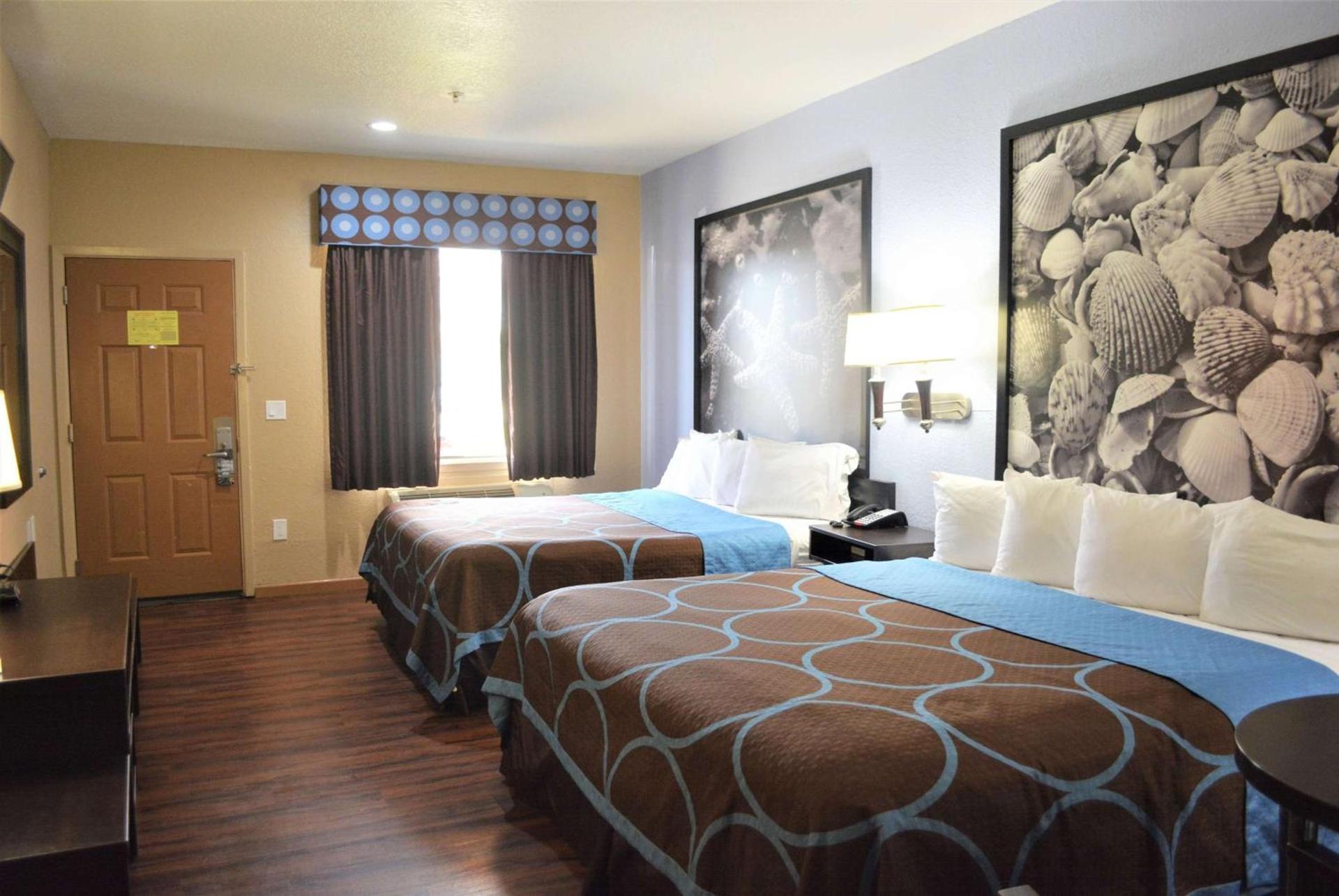 Super 8 by Wyndham Galveston photo 14