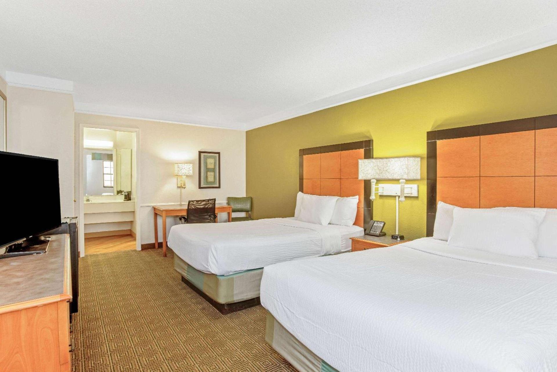La Quinta Inn by Wyndham Orlando Airport West photo 10