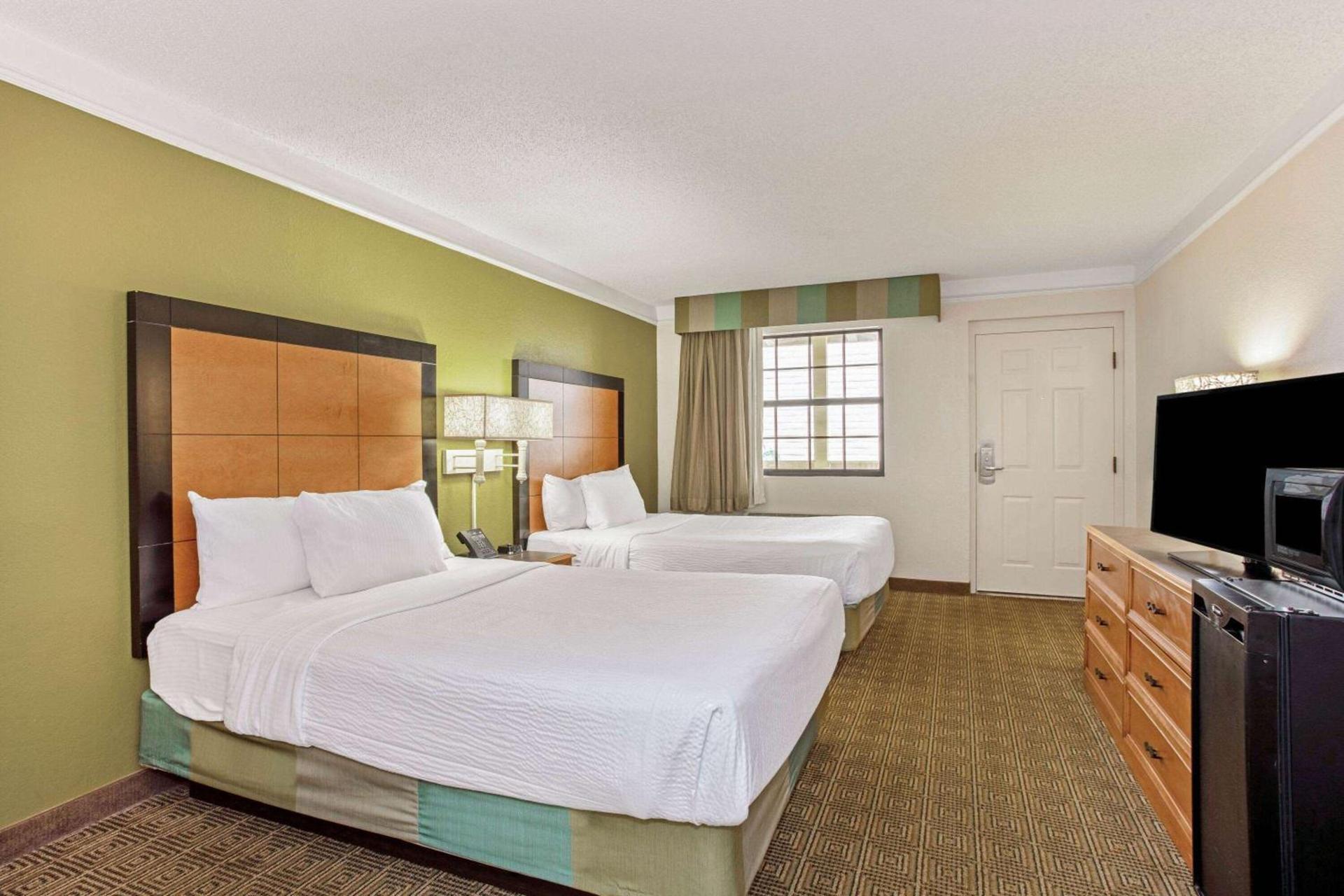 La Quinta Inn by Wyndham Orlando Airport West photo 11