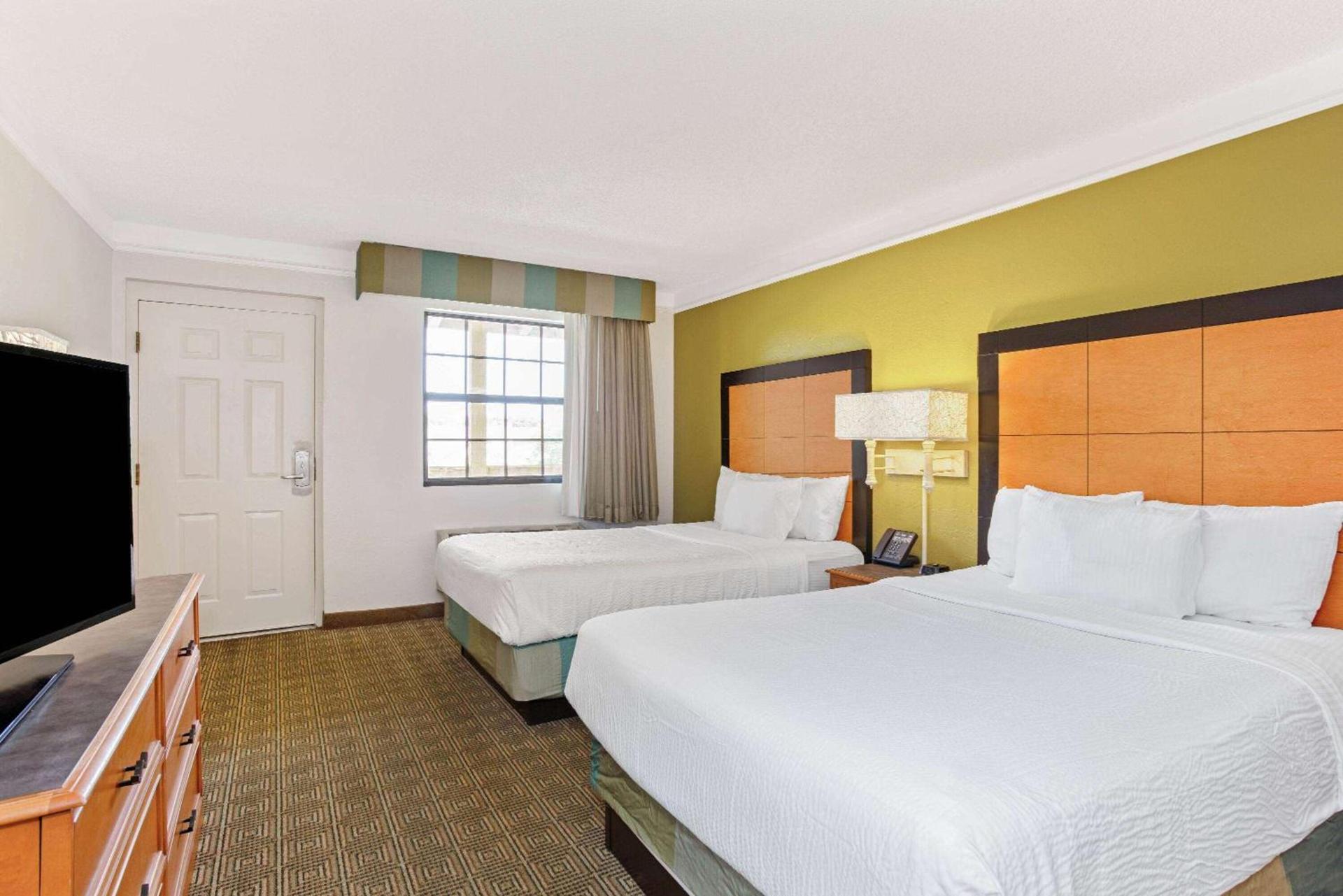 La Quinta Inn by Wyndham Orlando Airport West photo 12