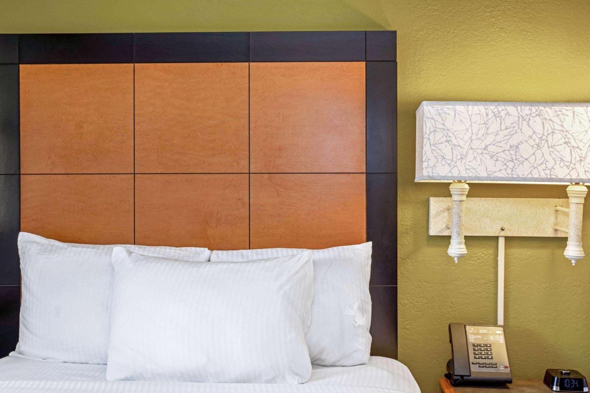 La Quinta Inn by Wyndham Orlando Airport West photo 13