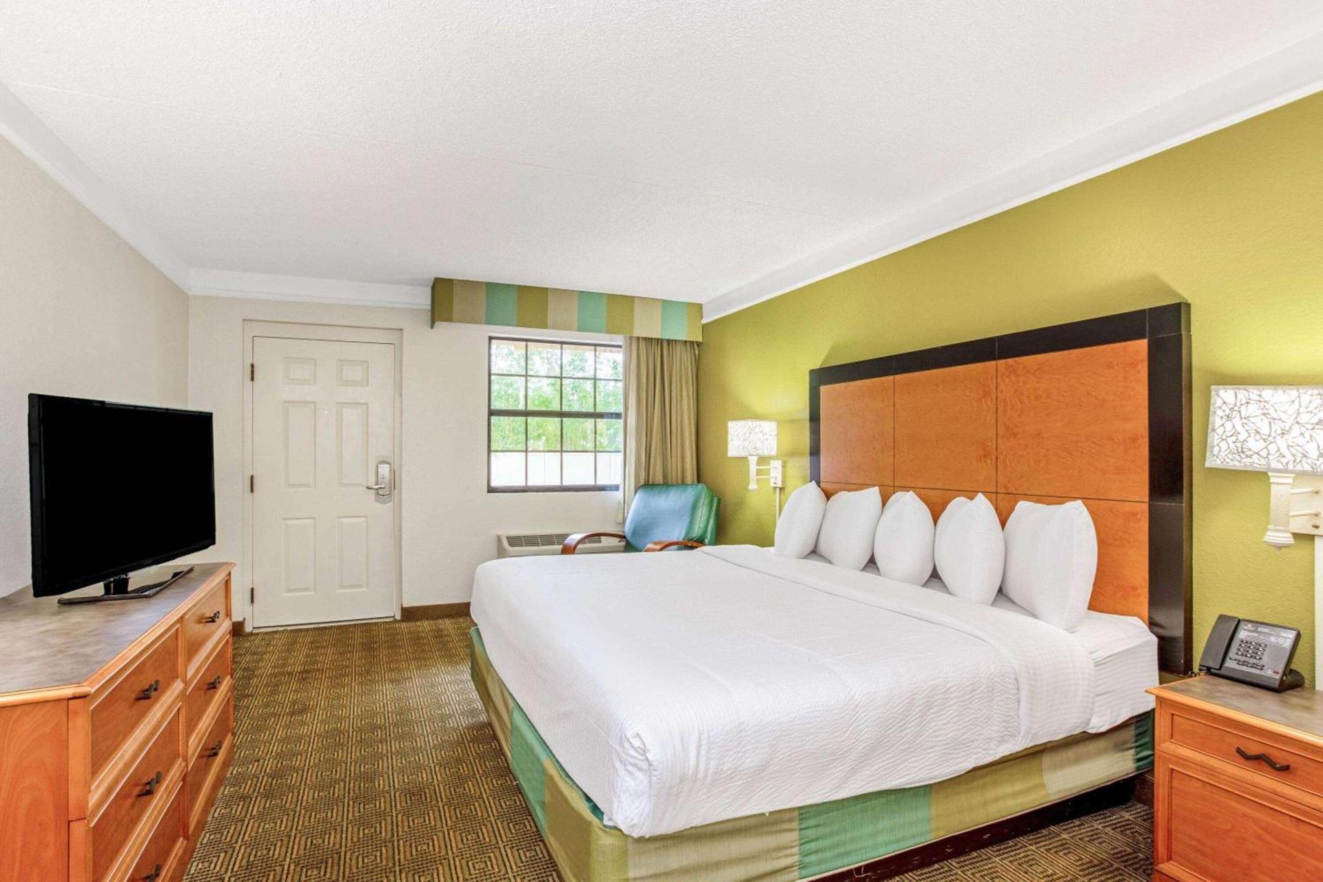 La Quinta Inn by Wyndham Orlando Airport West photo 15
