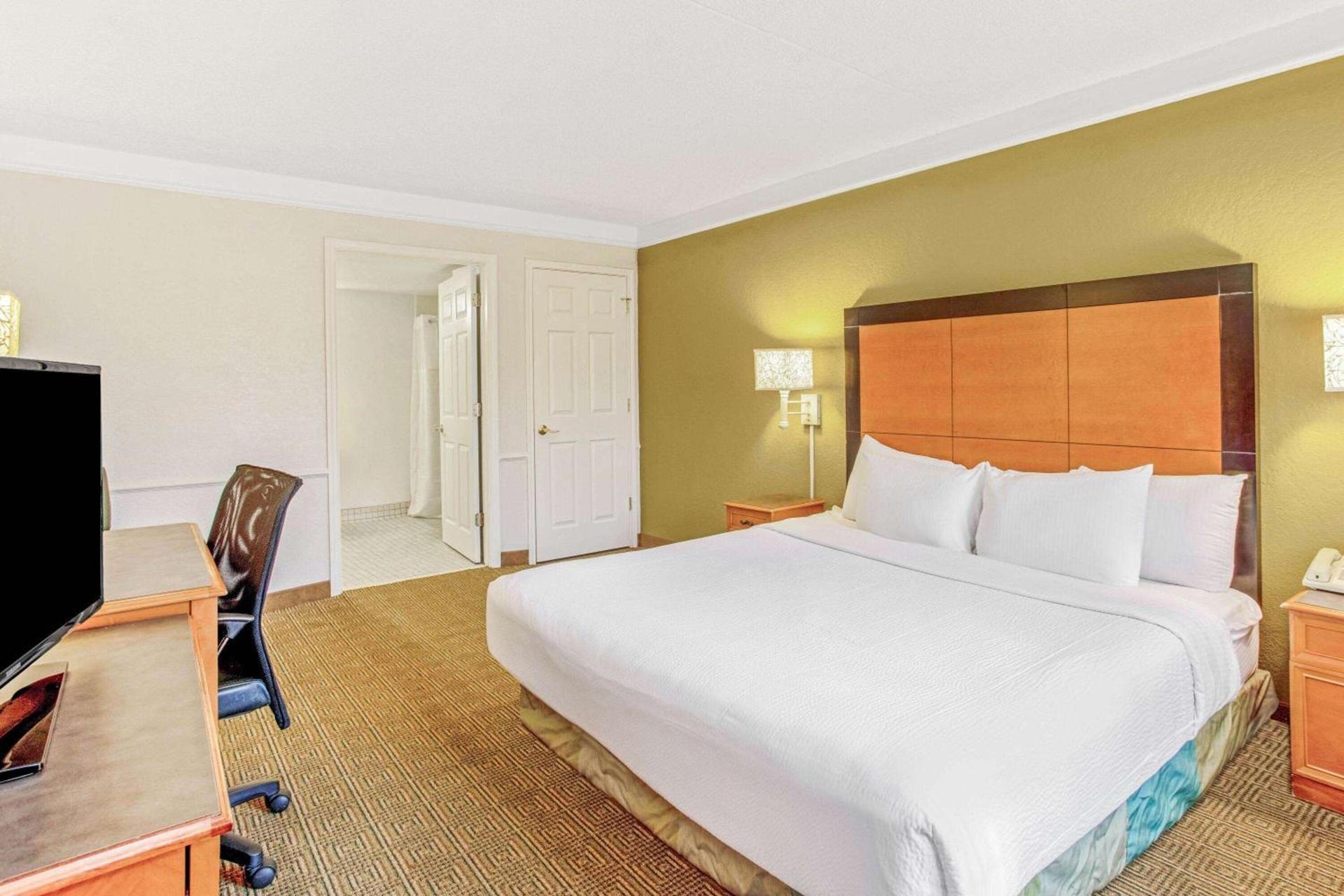 La Quinta Inn by Wyndham Orlando Airport West photo 16