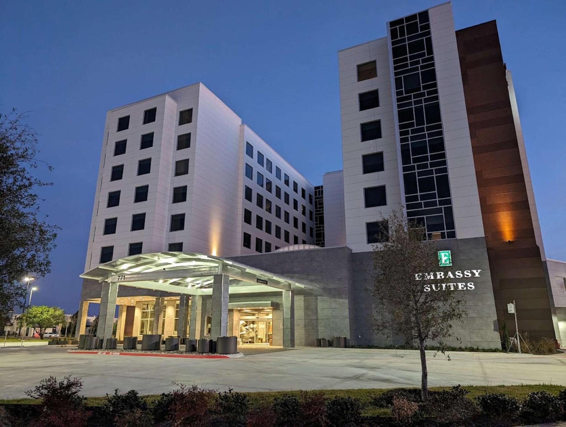 Embassy Suites By Hilton Irving Las Colinas photo 2