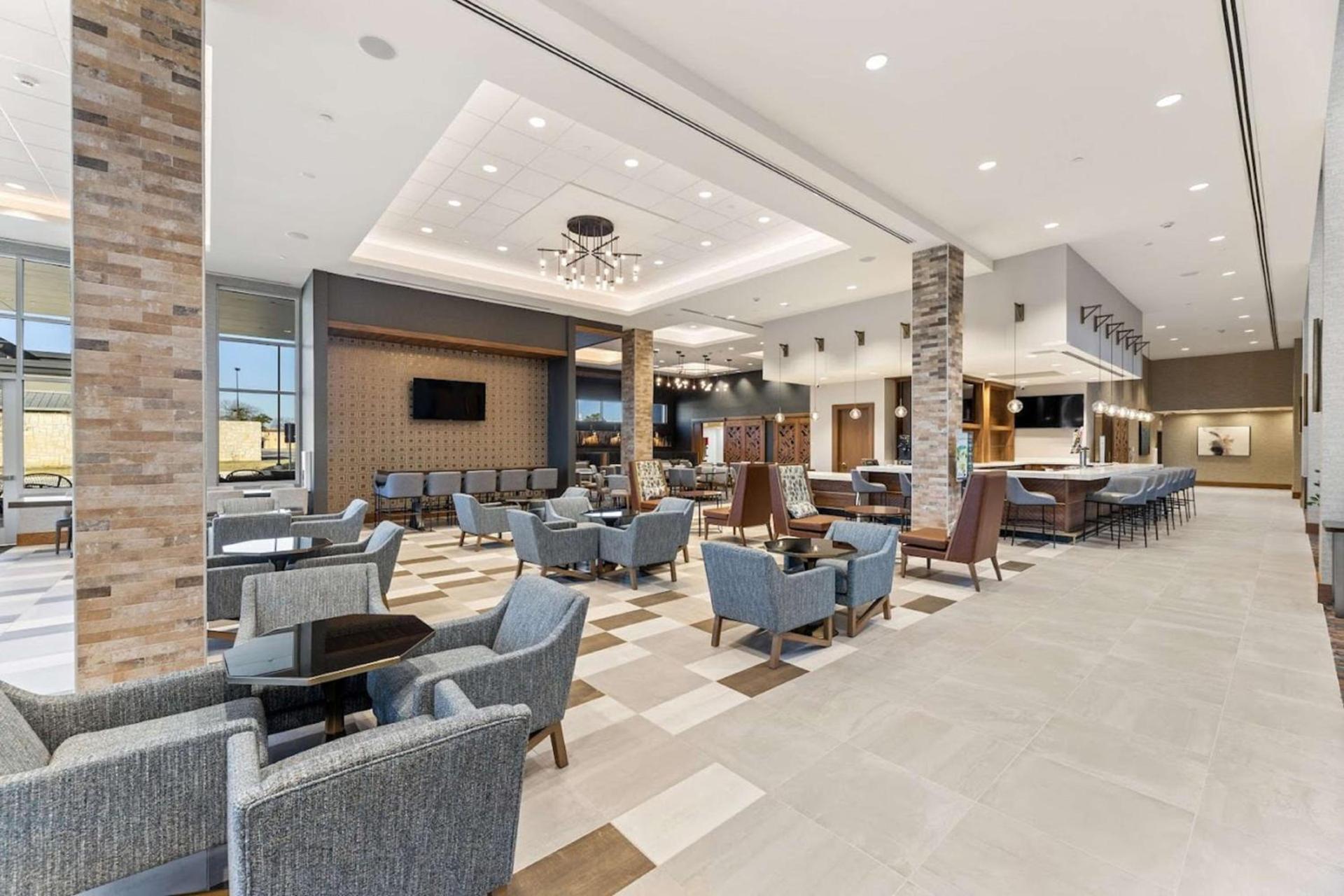 Embassy Suites By Hilton Irving Las Colinas photo 7