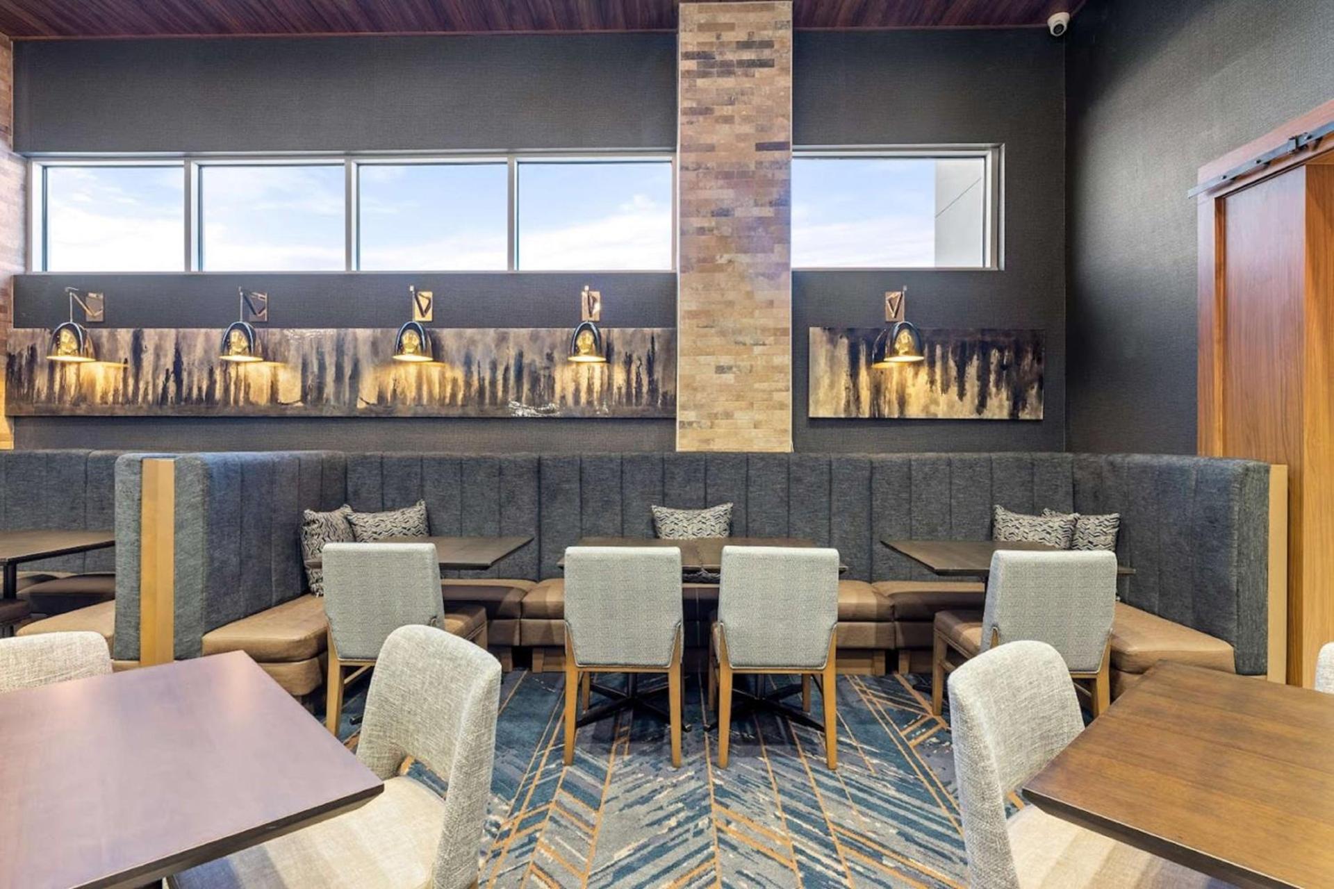 Embassy Suites By Hilton Irving Las Colinas photo 24
