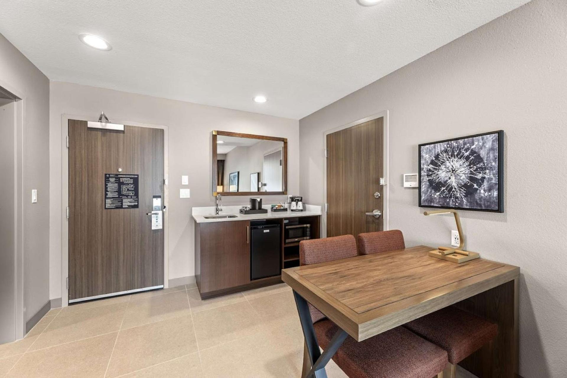 Embassy Suites By Hilton Irving Las Colinas photo 35
