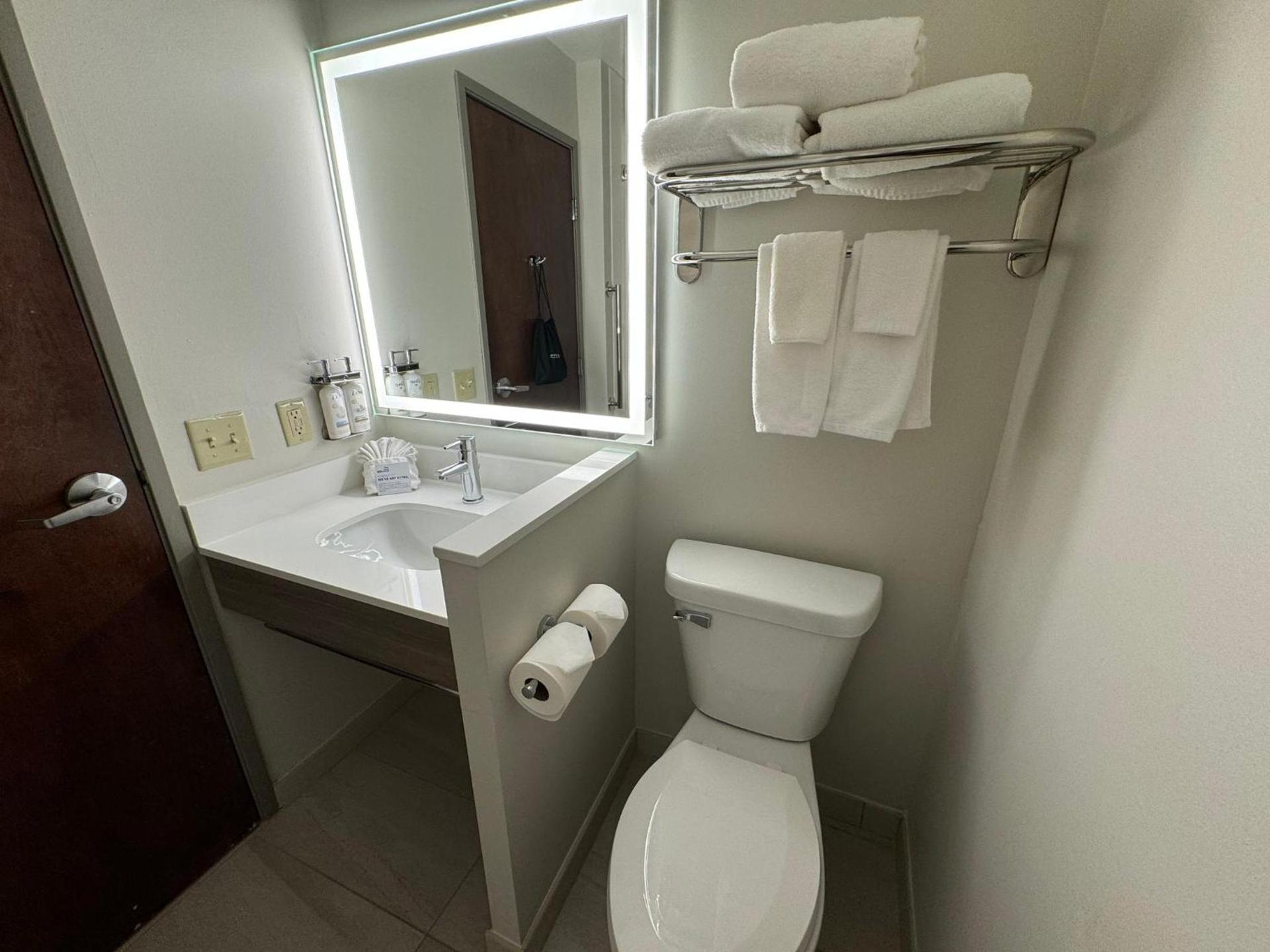 Holiday Inn Express Hotel & Suites St. Paul - Woodbury by IHG photo 15