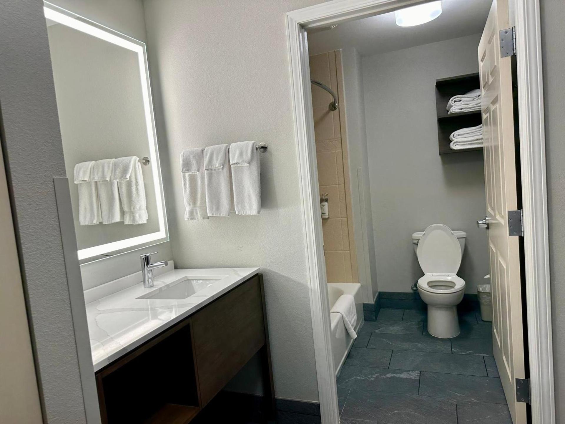 Staybridge Suites Milwaukee West-Oconomowoc by IHG photo 72