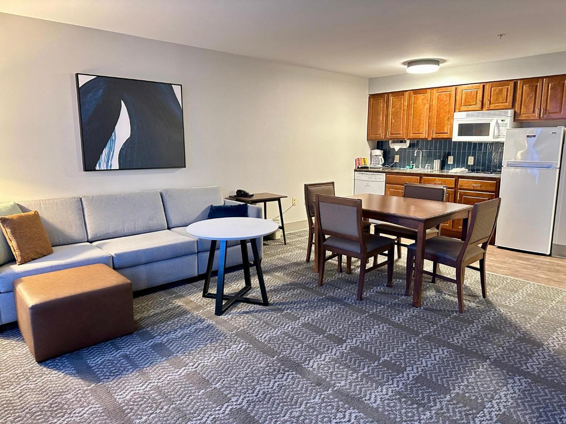 Staybridge Suites Milwaukee West-Oconomowoc by IHG photo 68