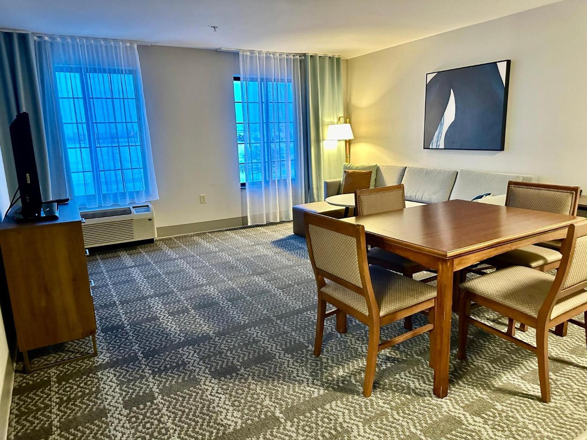 Staybridge Suites Milwaukee West-Oconomowoc by IHG photo 69