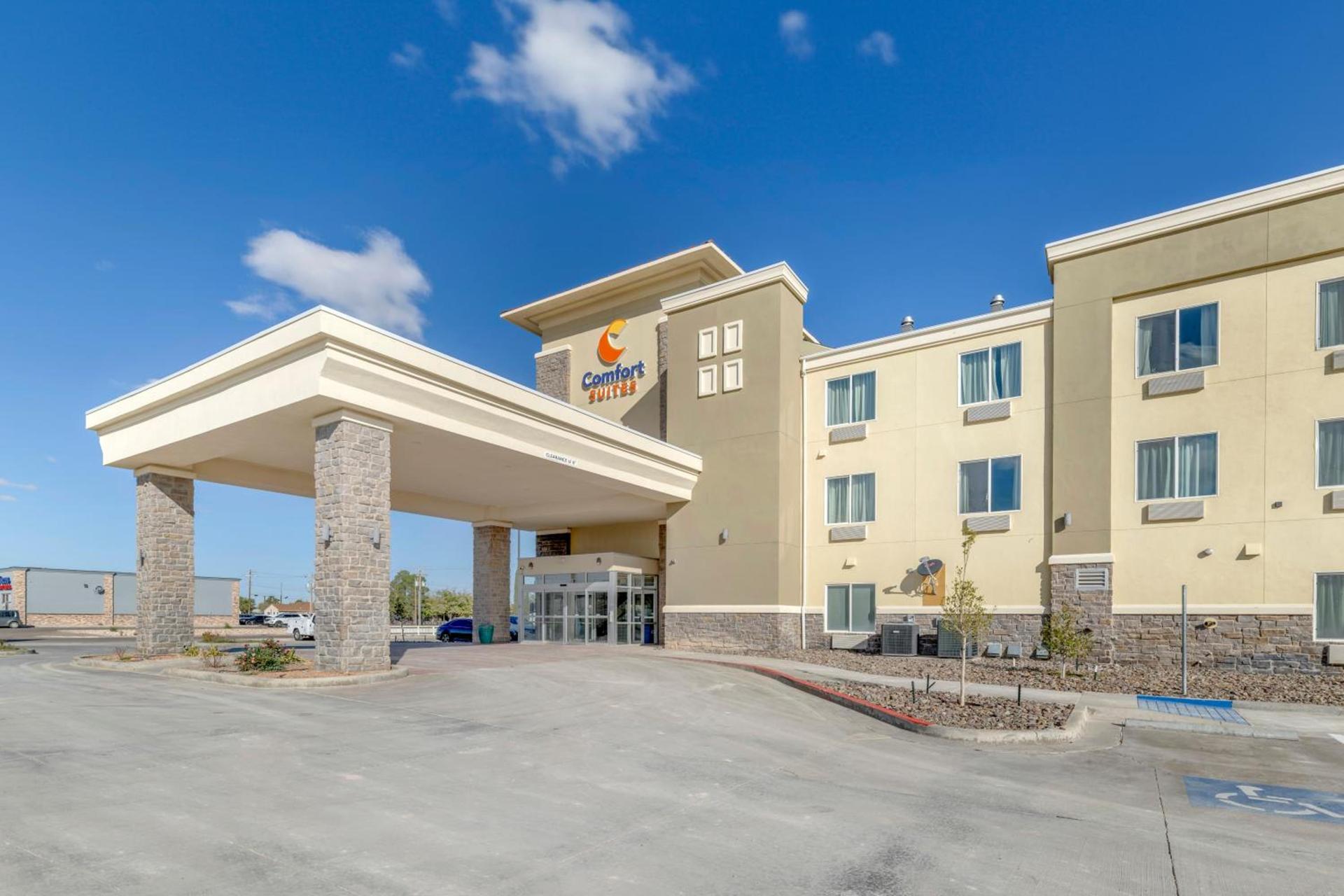 Comfort Suites Pecos photo 3