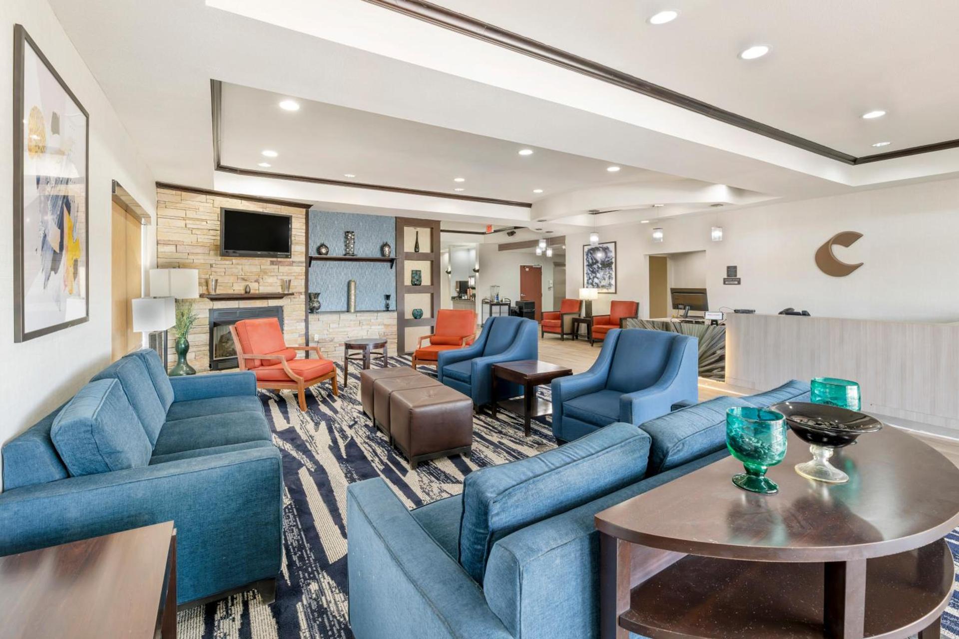 Comfort Suites Pecos photo 4