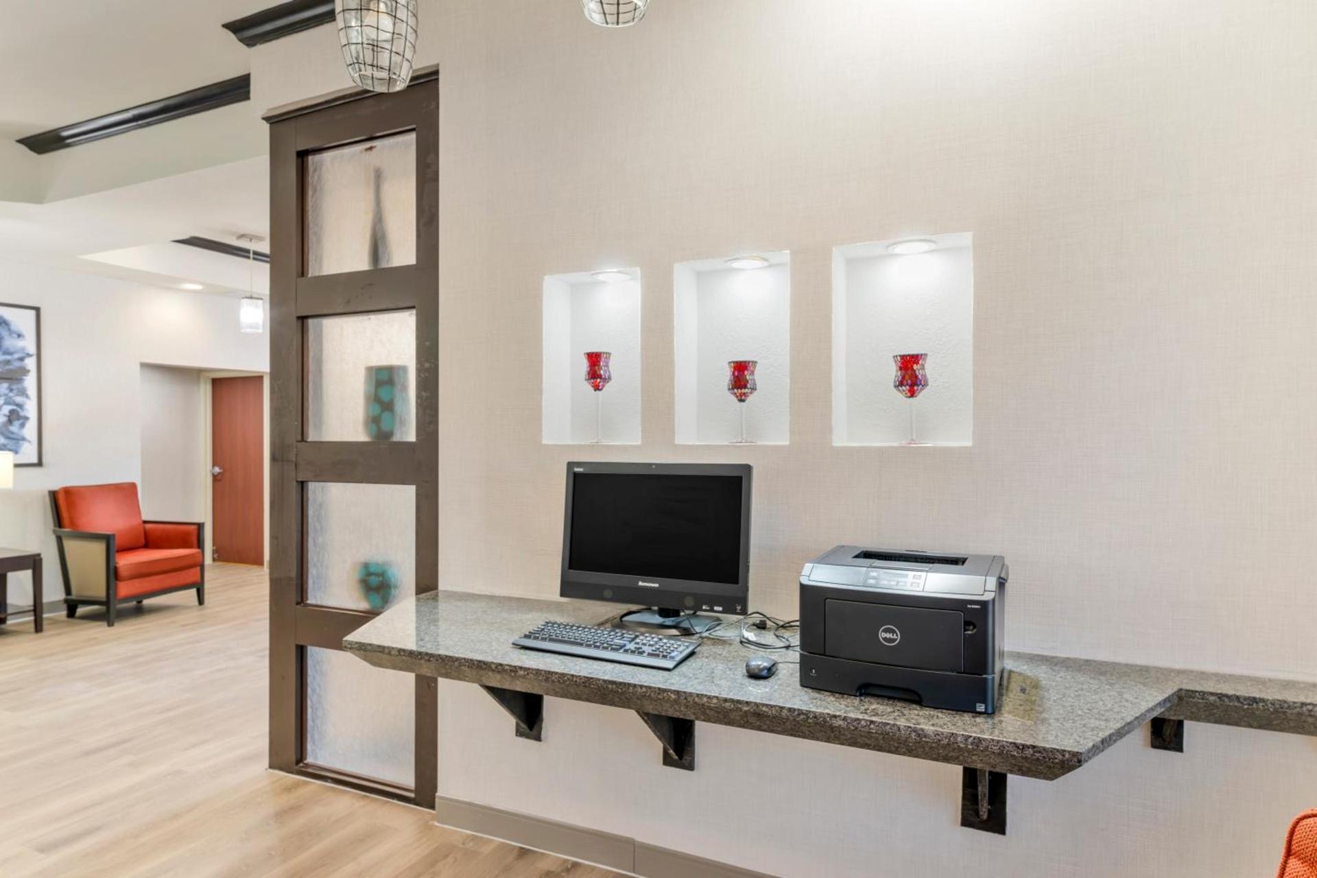 Comfort Suites Pecos photo 14