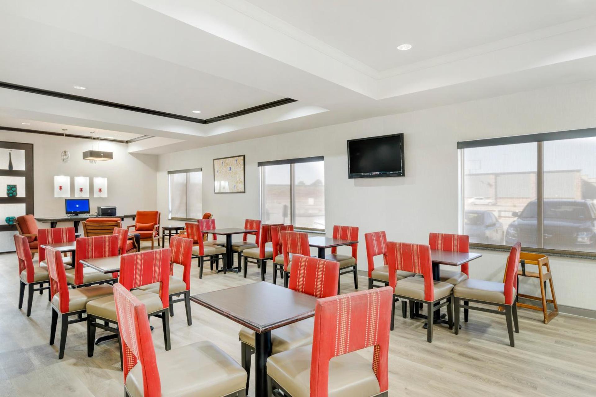 Comfort Suites Pecos photo 12