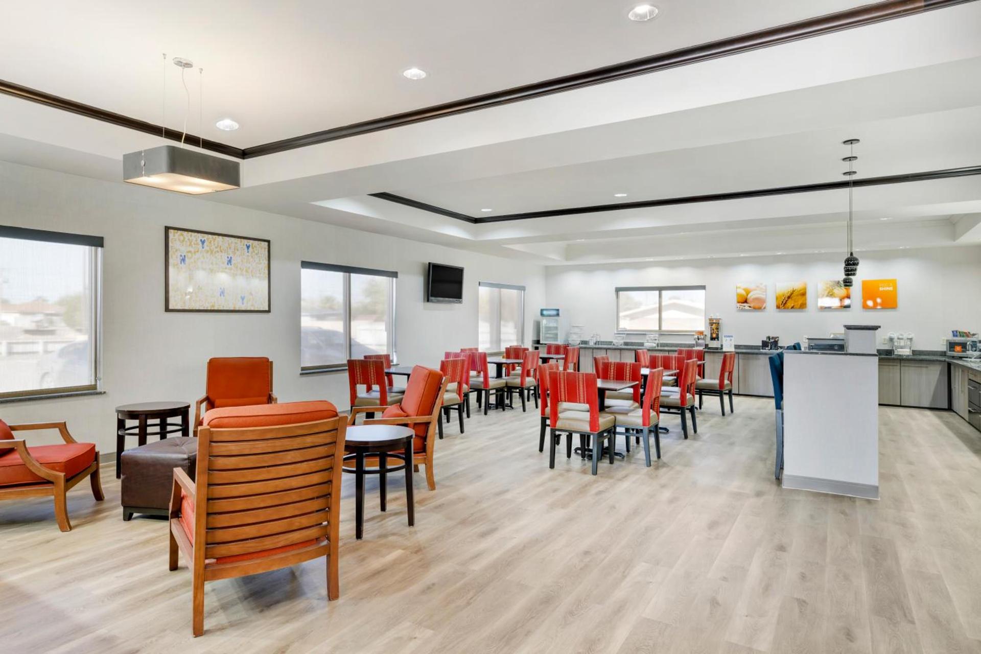 Comfort Suites Pecos photo 10