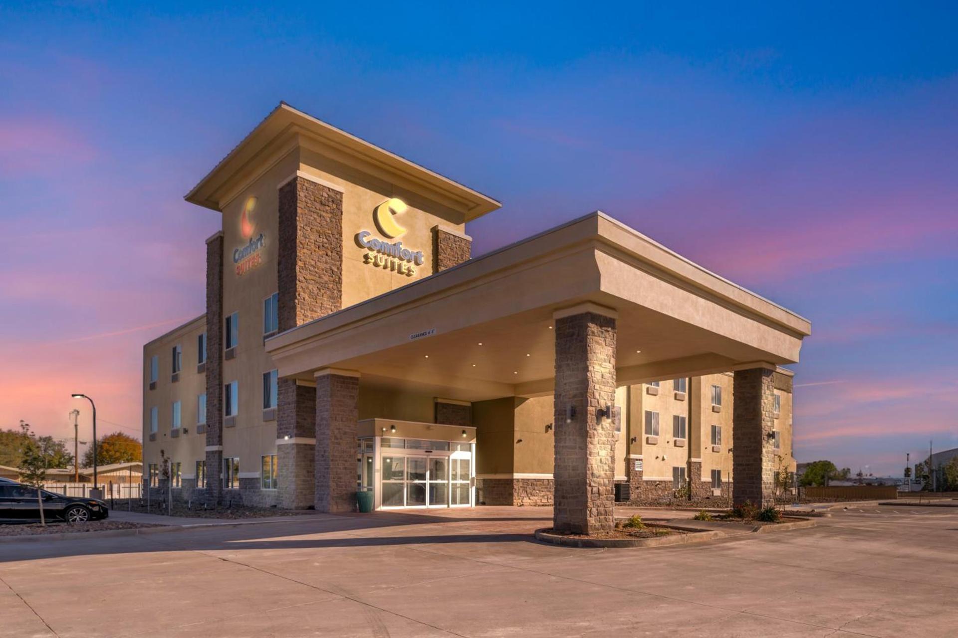 Comfort Suites Pecos photo 11