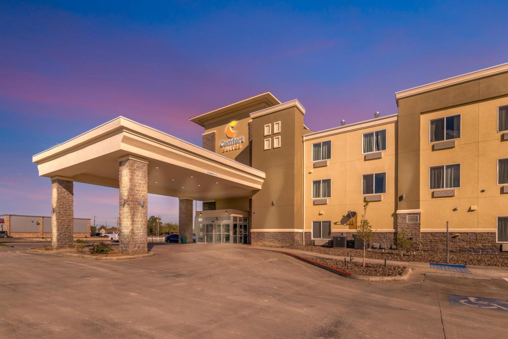 Comfort Suites Pecos photo 9