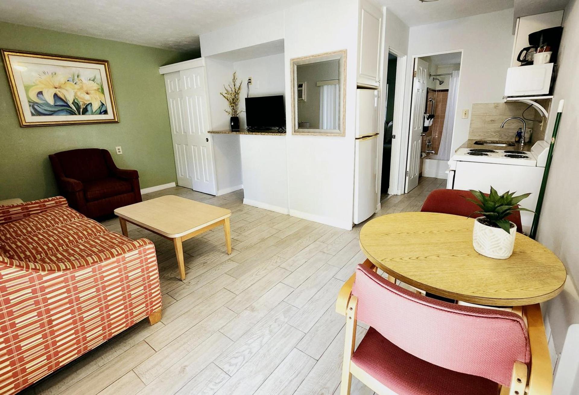 Johns Pass Beach Motel photo 28