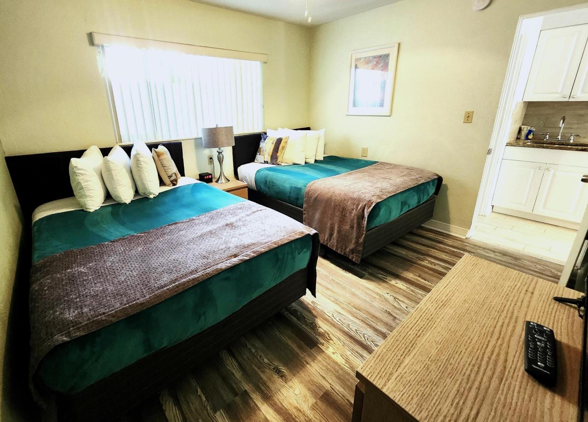 Johns Pass Beach Motel photo 60