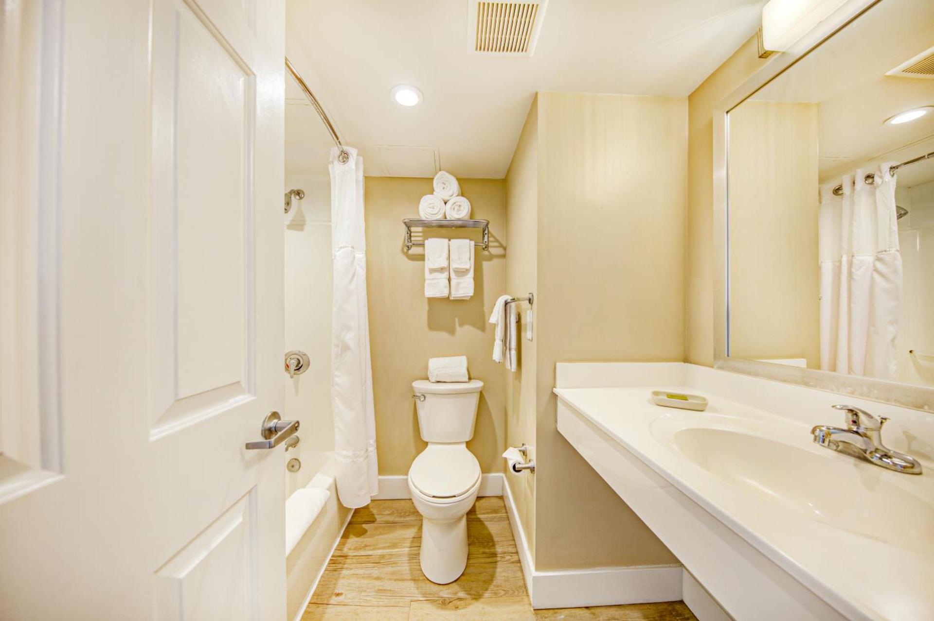 Commander Hotel & Suites photo 35