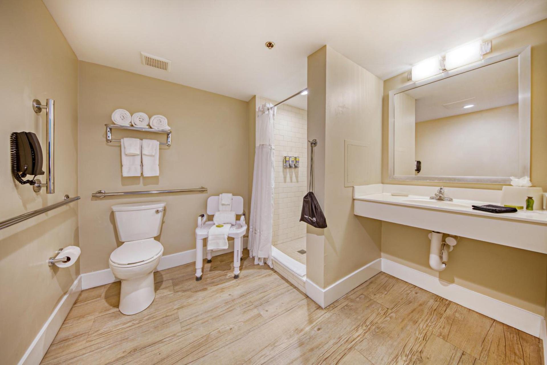 Commander Hotel & Suites photo 38
