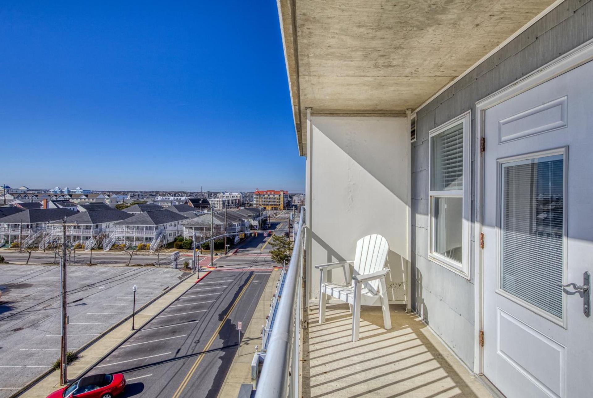 Commander Hotel & Suites photo 37
