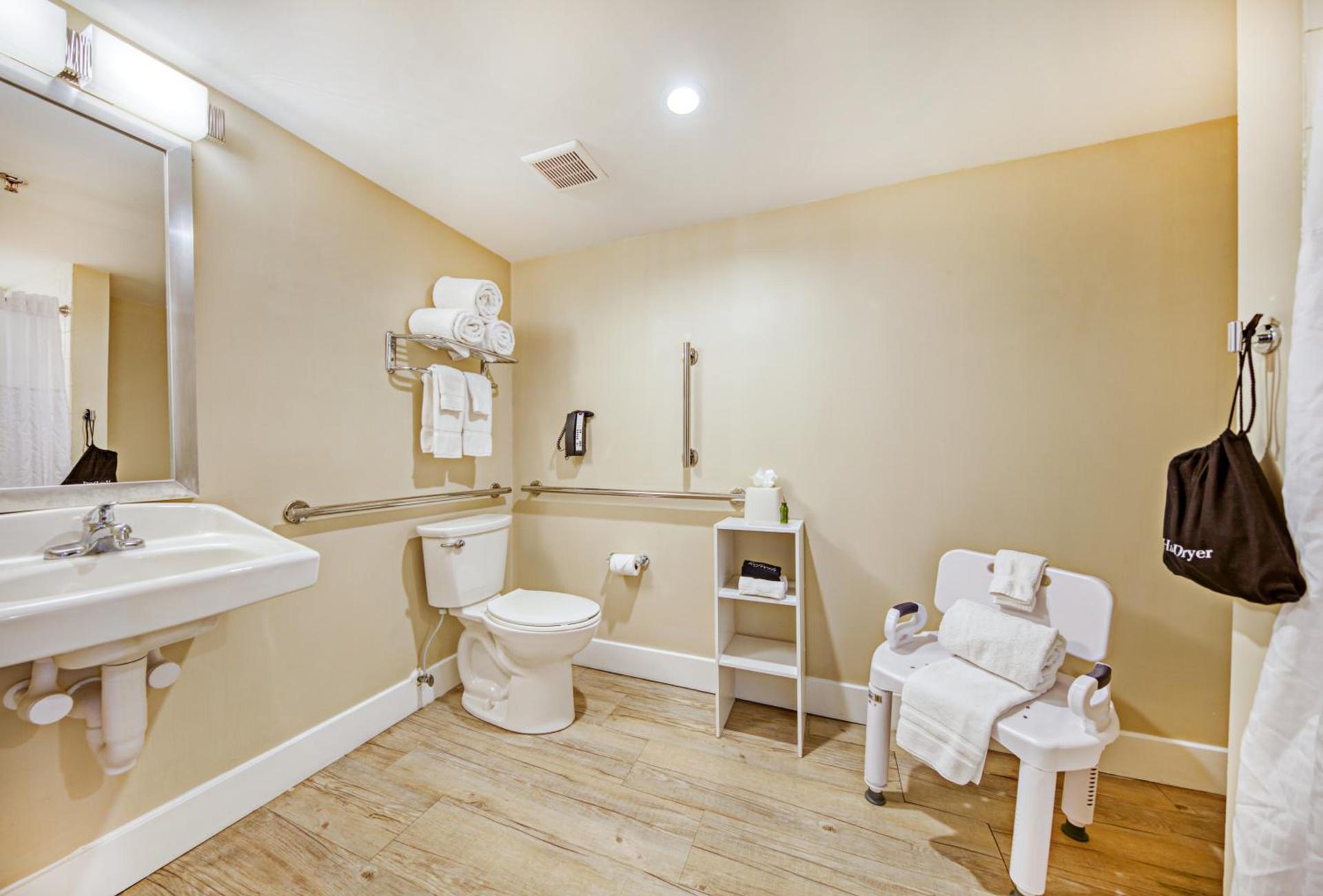 Commander Hotel & Suites photo 46