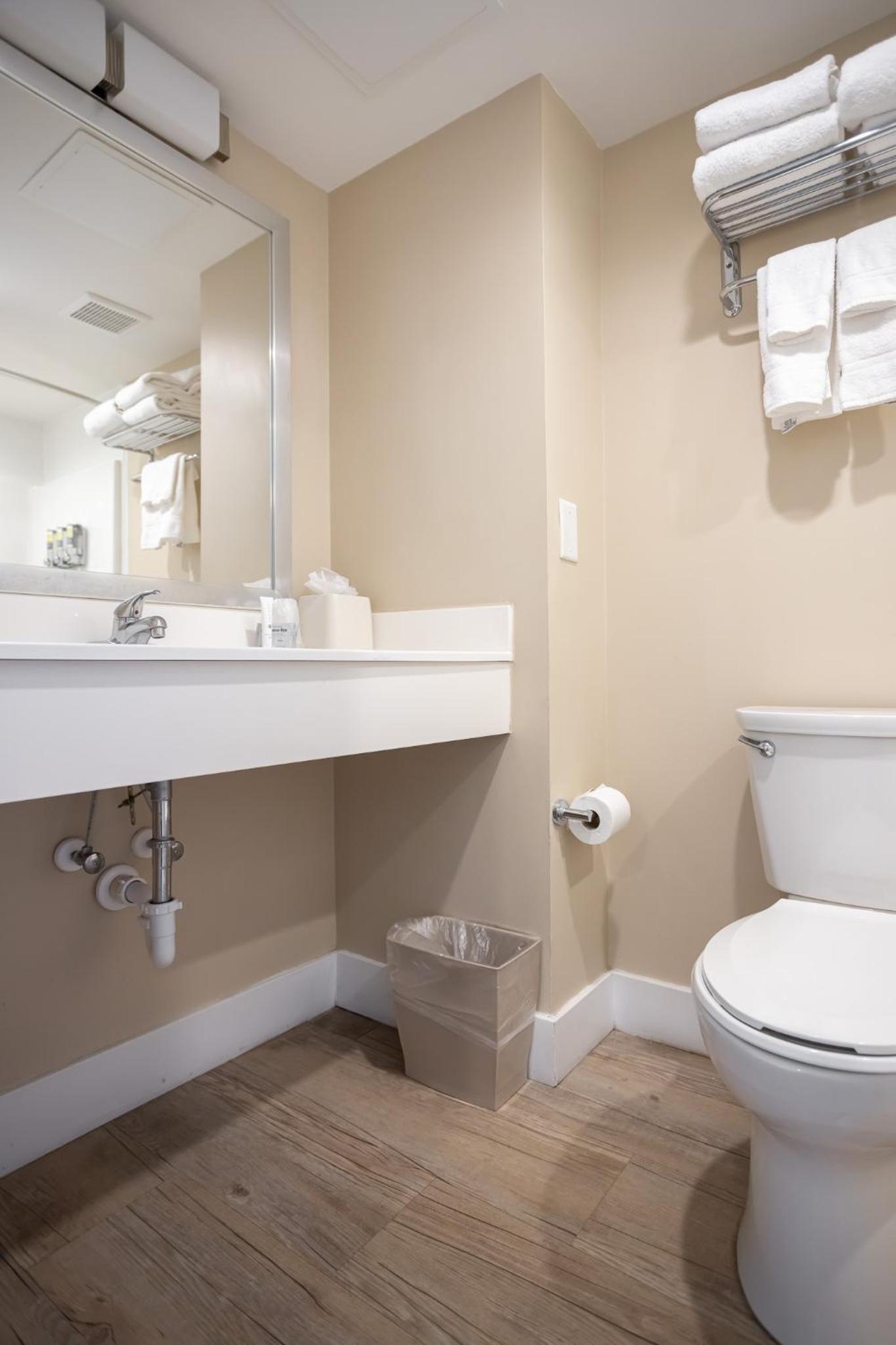 Commander Hotel & Suites photo 52