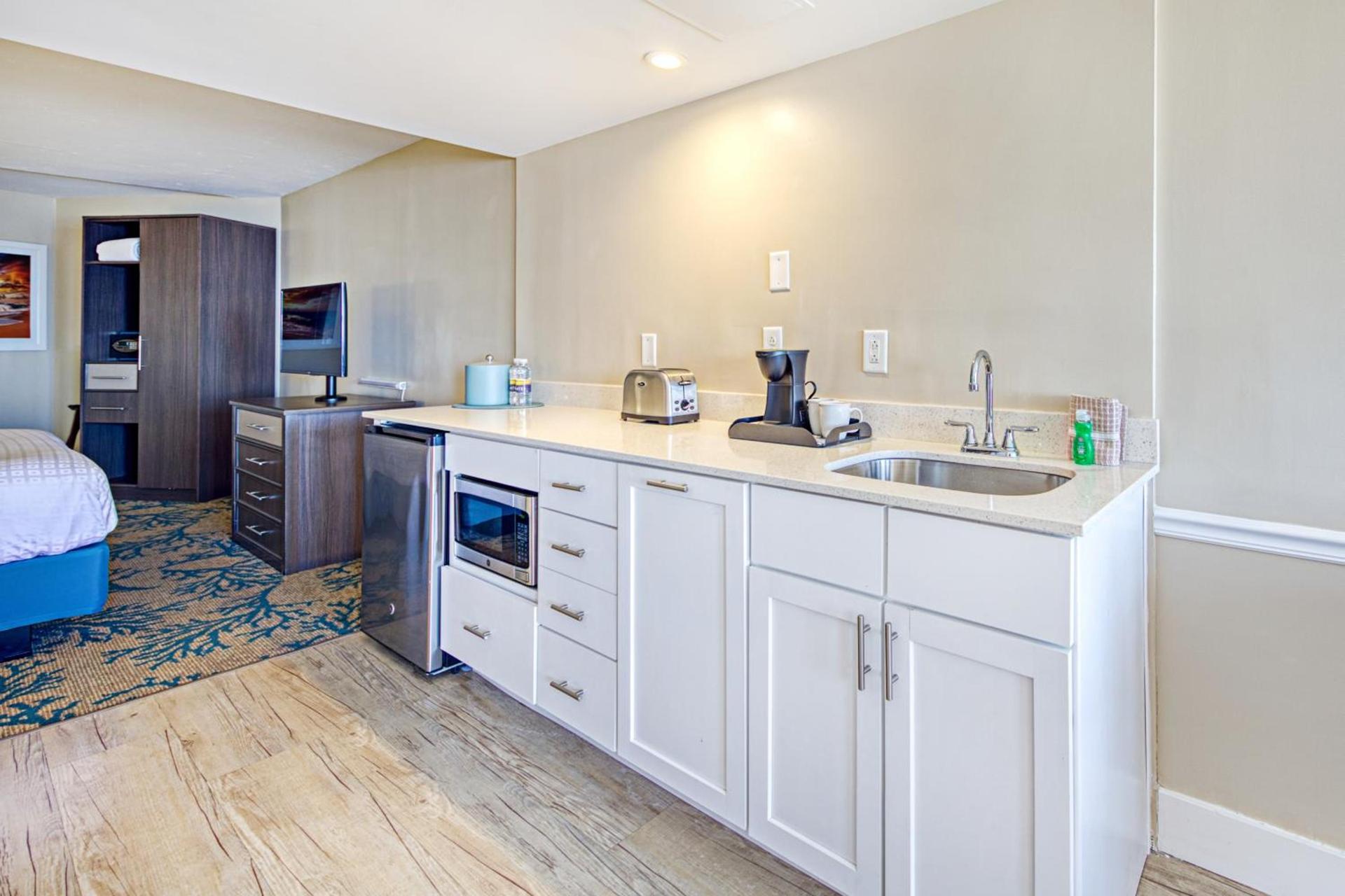 Commander Hotel & Suites photo 54