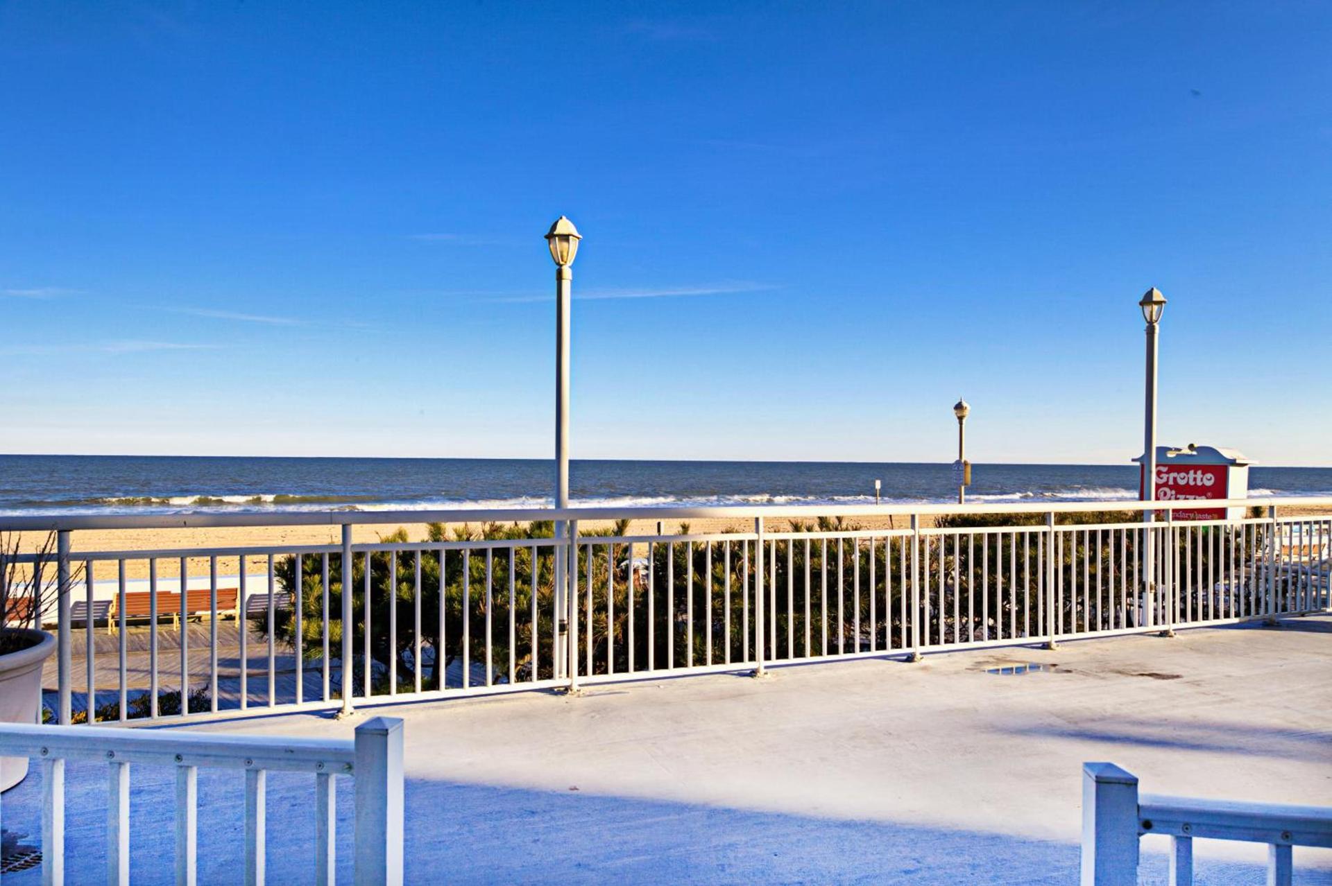 Commander Hotel & Suites photo 55