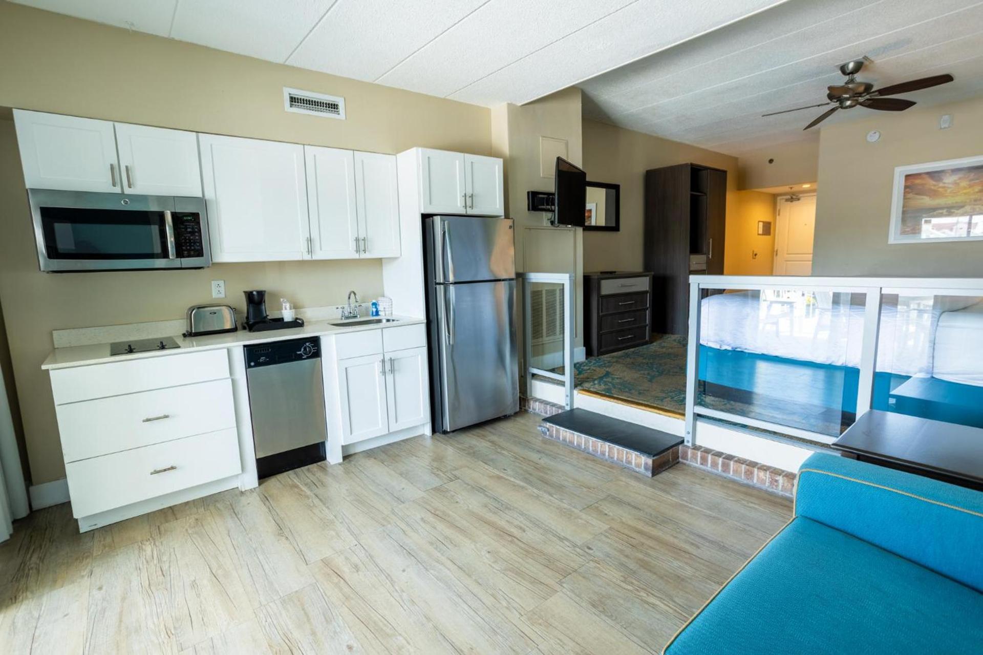 Commander Hotel & Suites photo 57