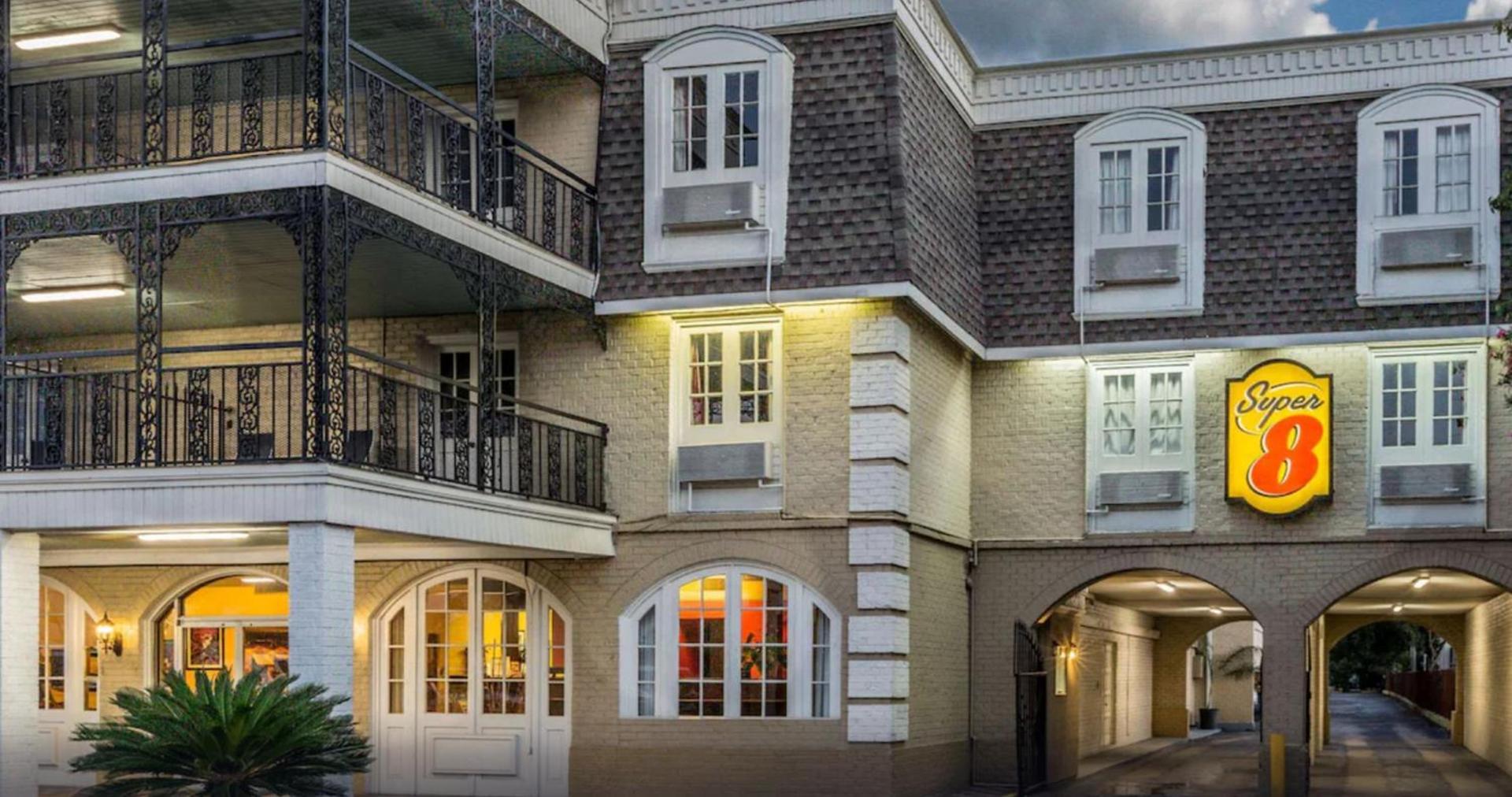 Super 8 by Wyndham New Orleans photo 1