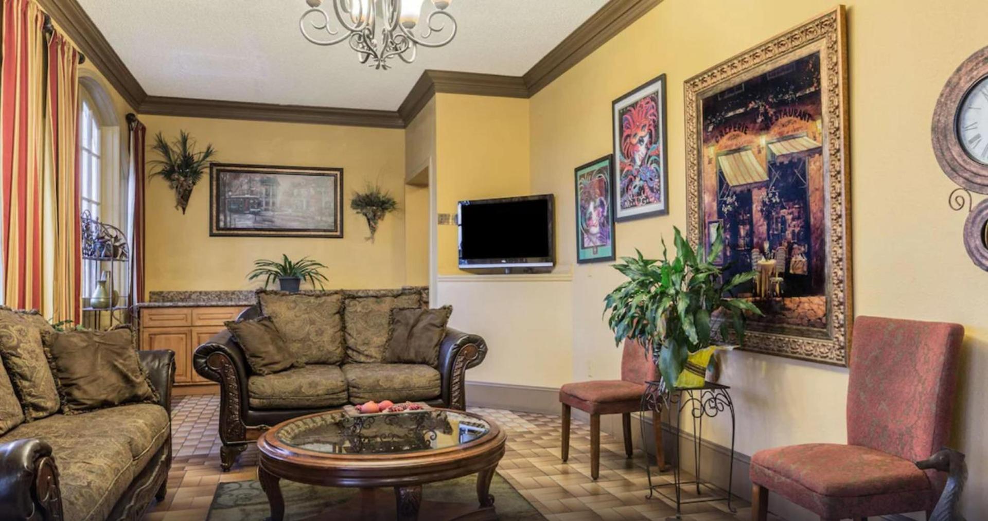 Super 8 by Wyndham New Orleans photo 25