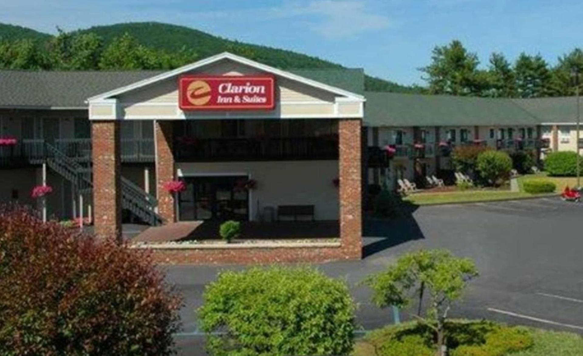 Spark By Hilton Lake George Outlets photo 34