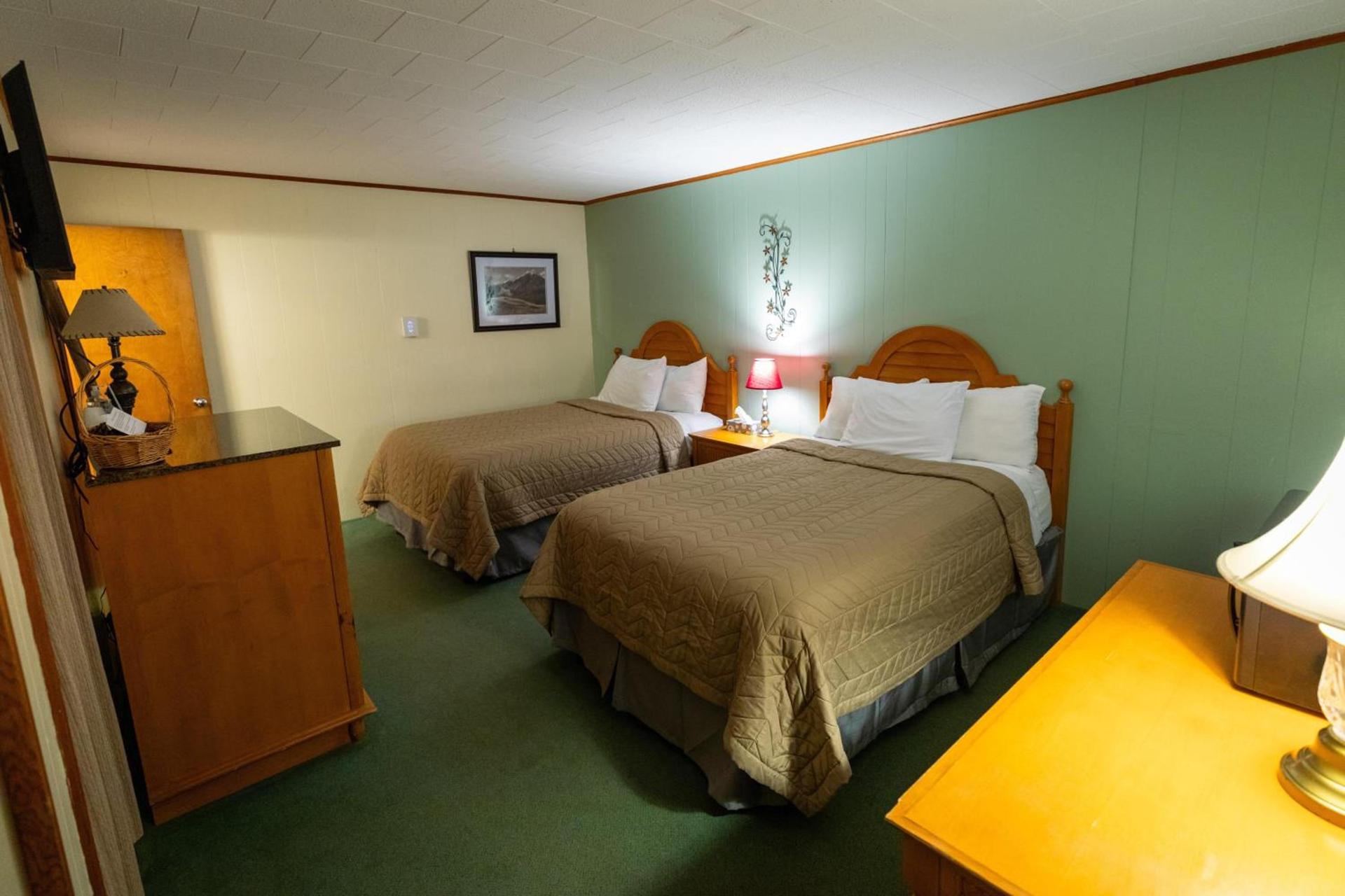 Jimmy OConnor's Windham Mtn Inn photo 19
