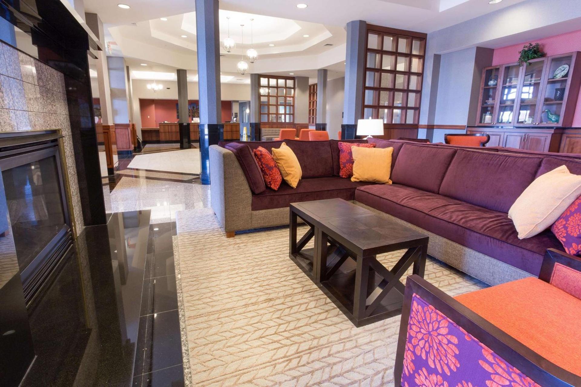 Drury Inn & Suites Cincinnati Sharonville photo 6