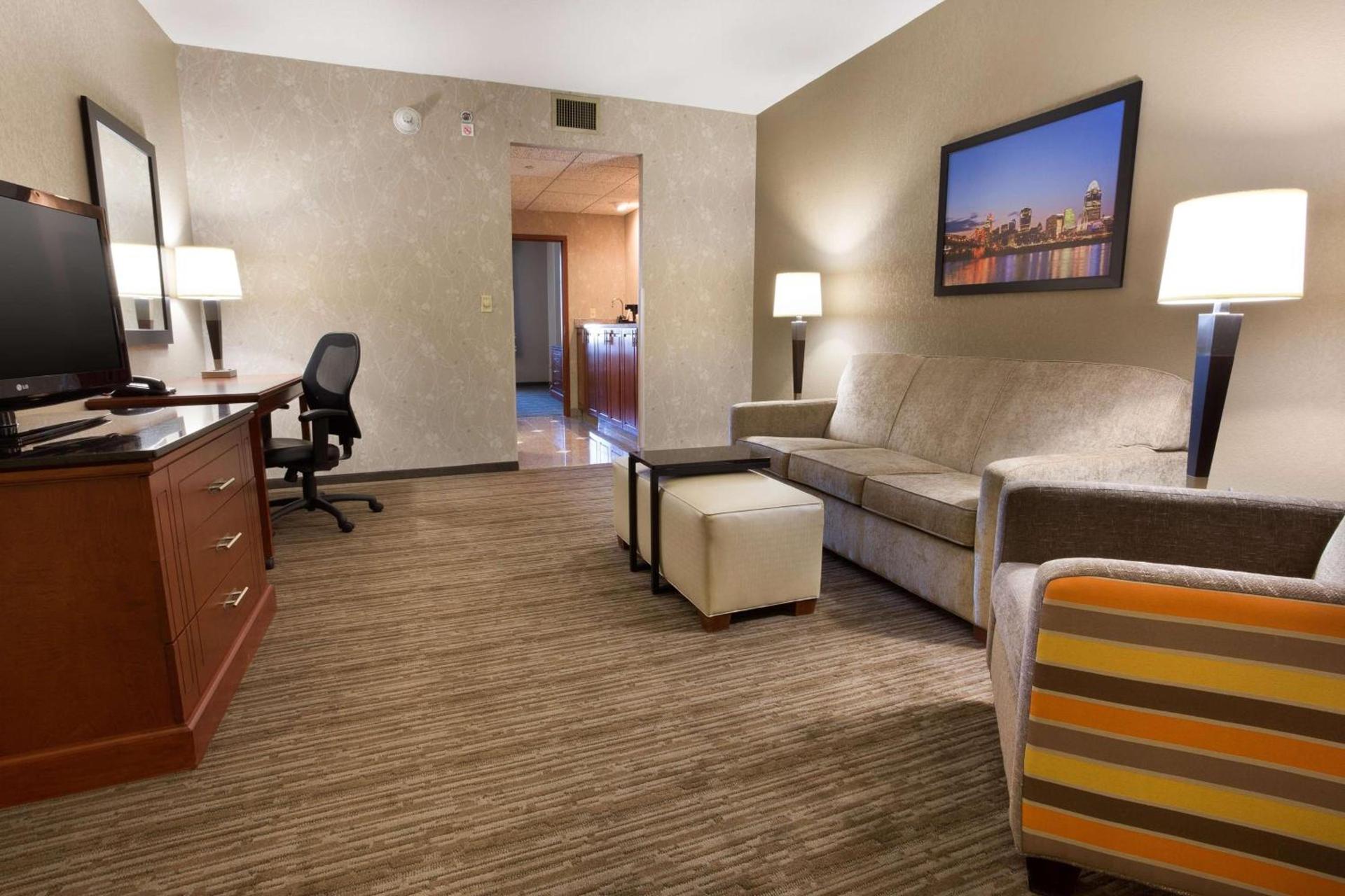 Drury Inn & Suites Cincinnati Sharonville photo 11