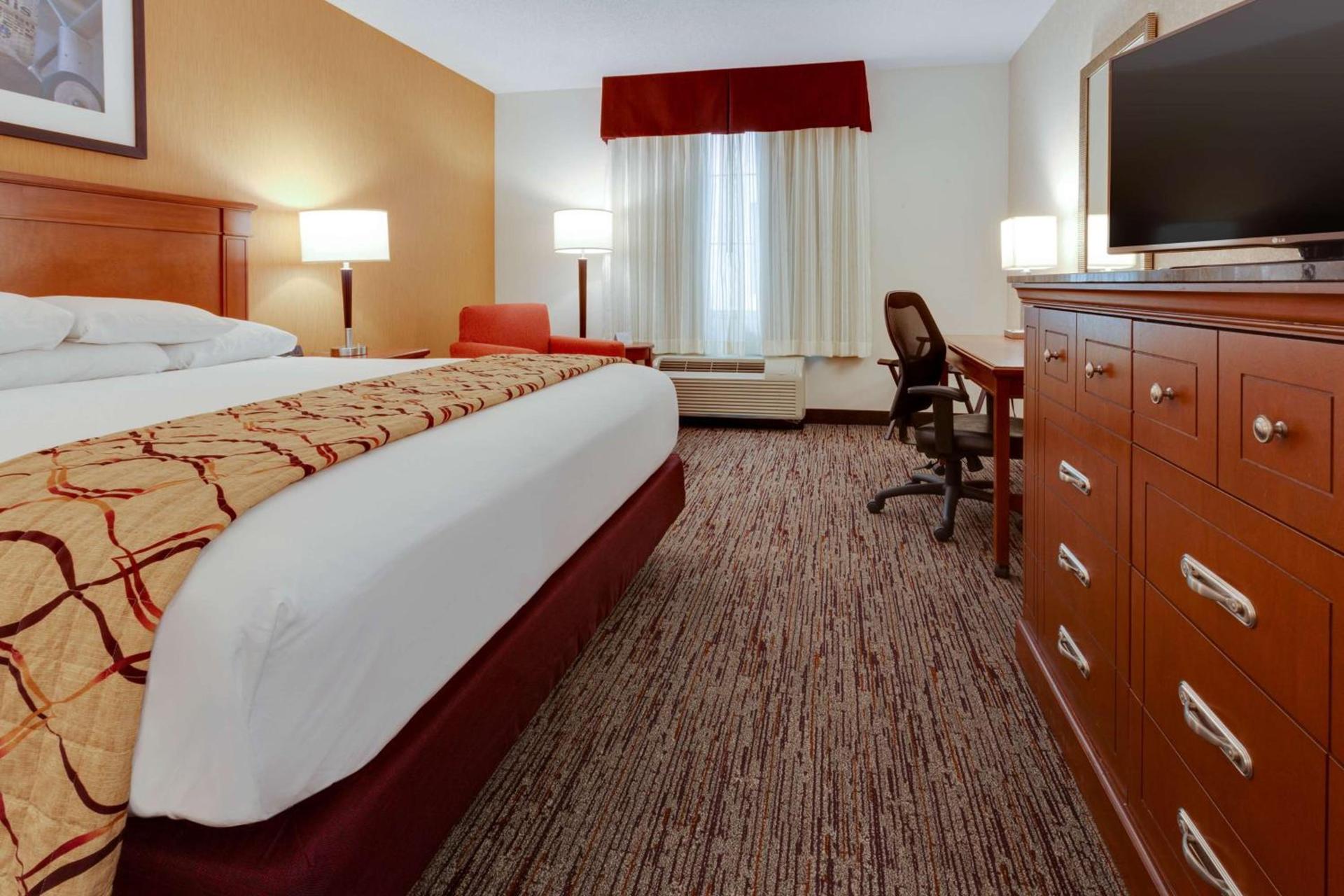 Drury Inn & Suites St. Louis Forest Park photo 12