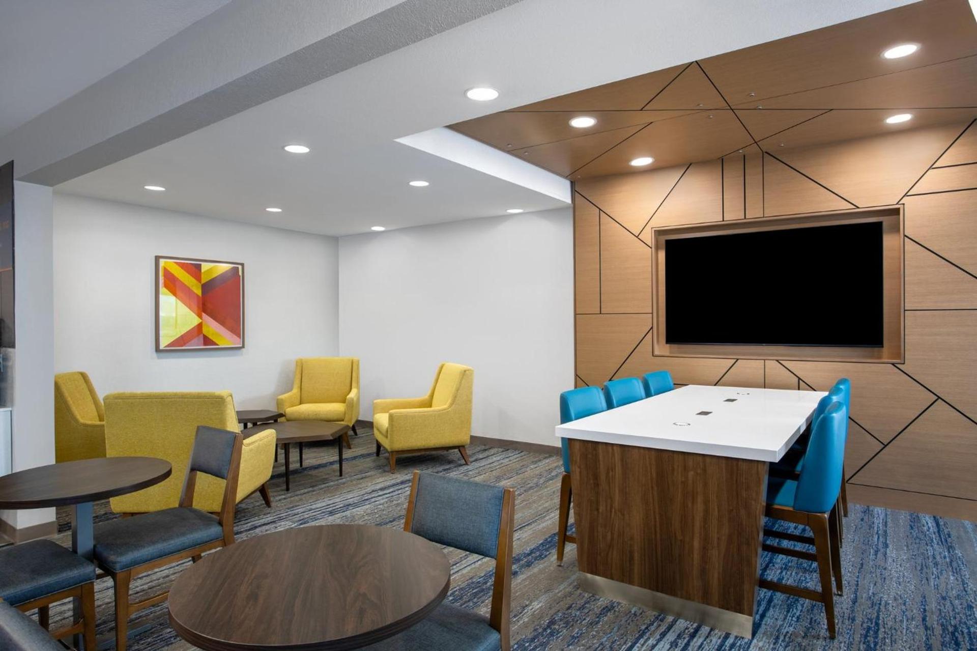 Holiday Inn Express & Suites Clinton by IHG photo 46