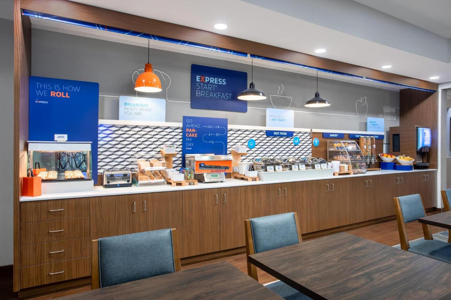 Holiday Inn Express & Suites Clinton by IHG photo 74
