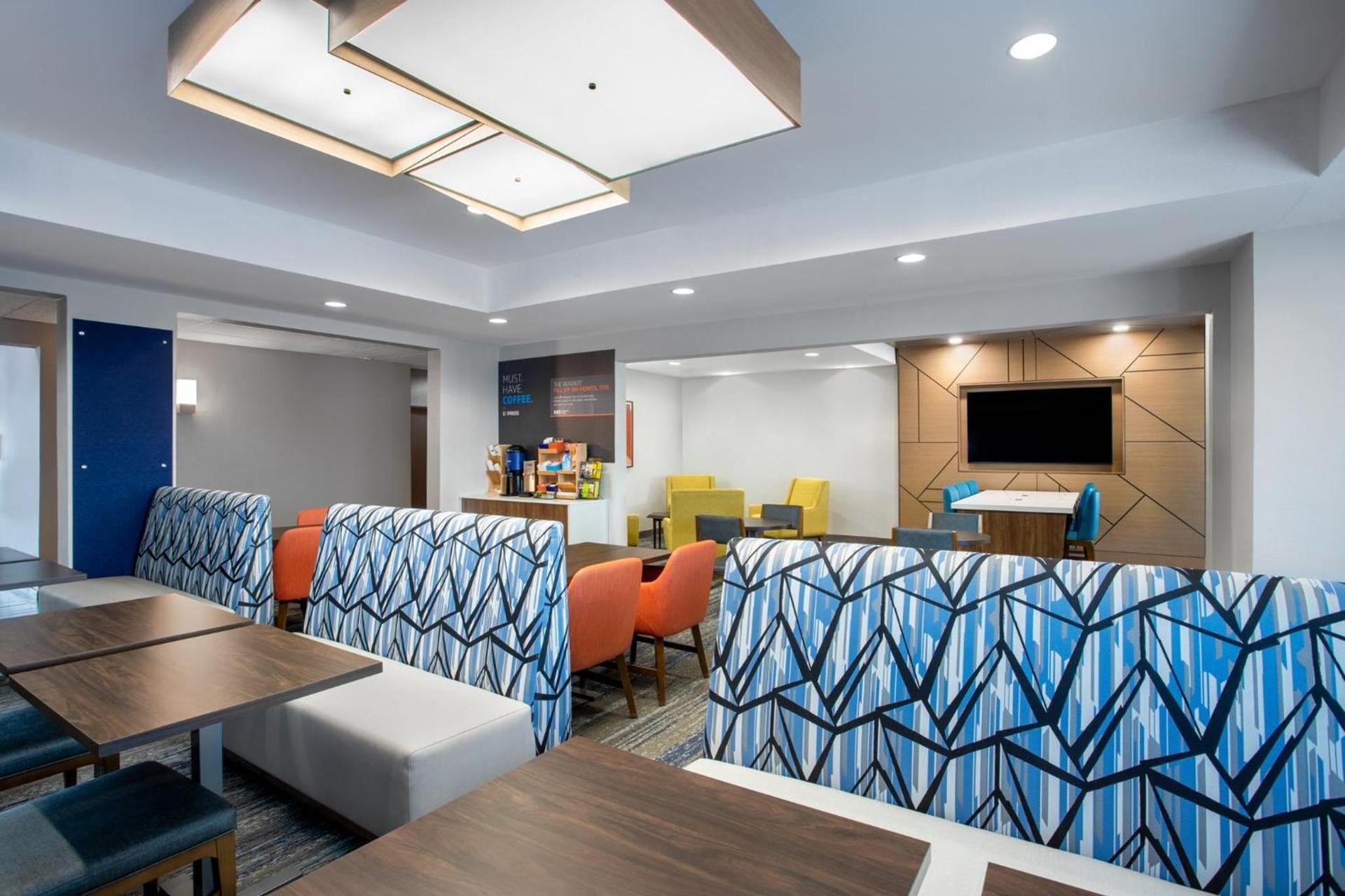 Holiday Inn Express & Suites Clinton by IHG photo 50