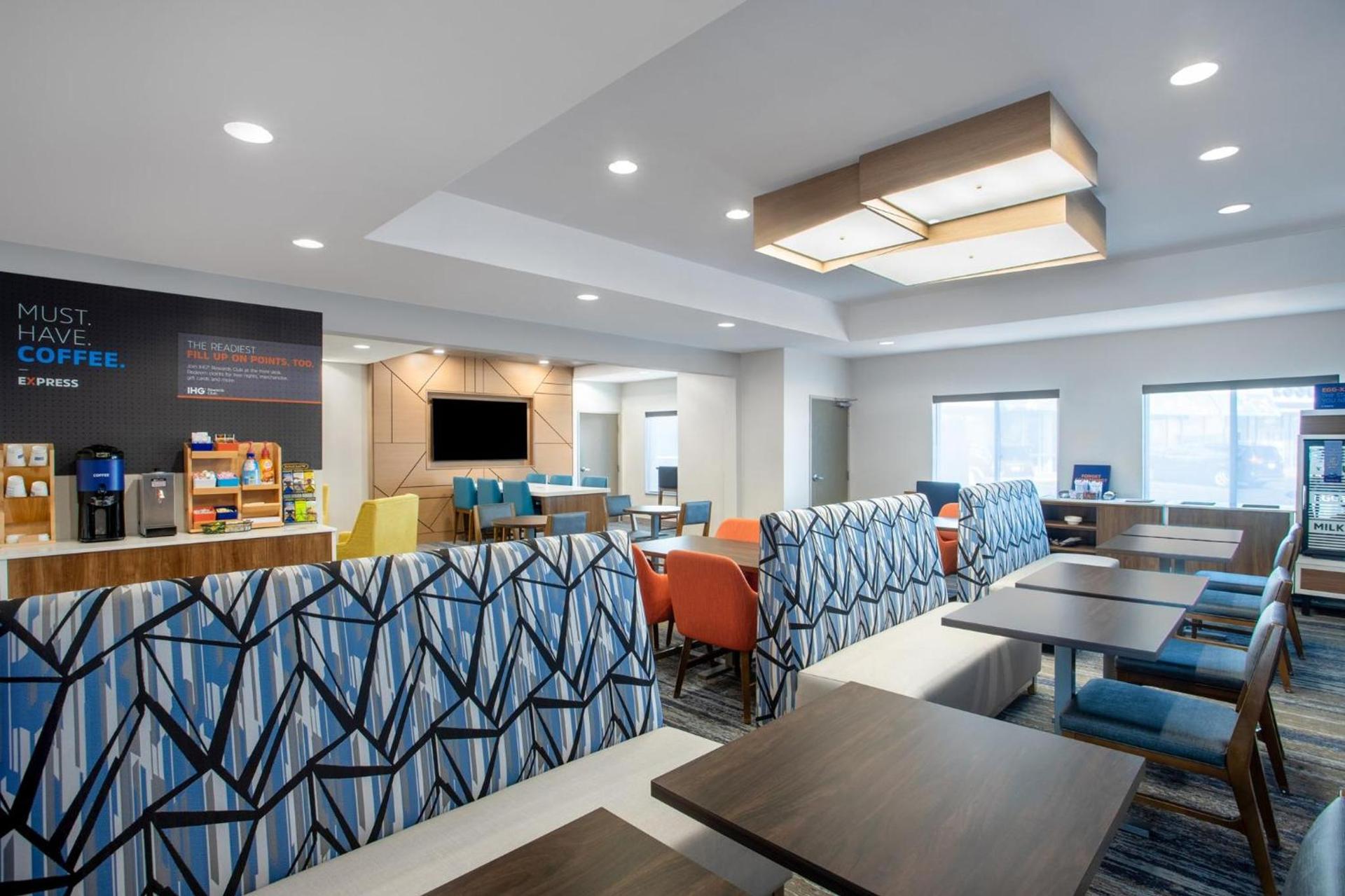 Holiday Inn Express & Suites Clinton by IHG photo 70