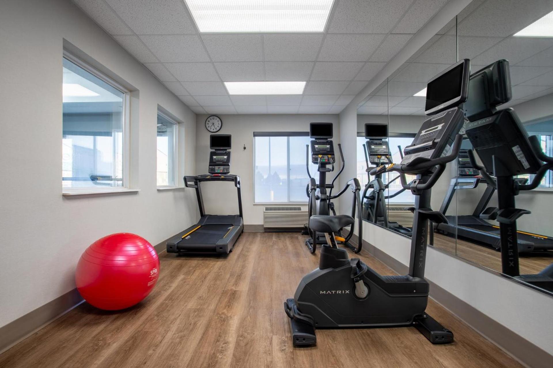 Holiday Inn Express & Suites Clinton by IHG photo 57