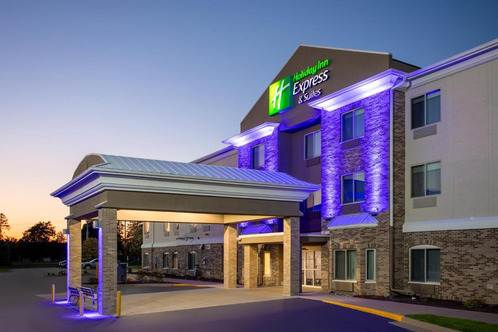 Holiday Inn Express & Suites Clinton by IHG photo 59