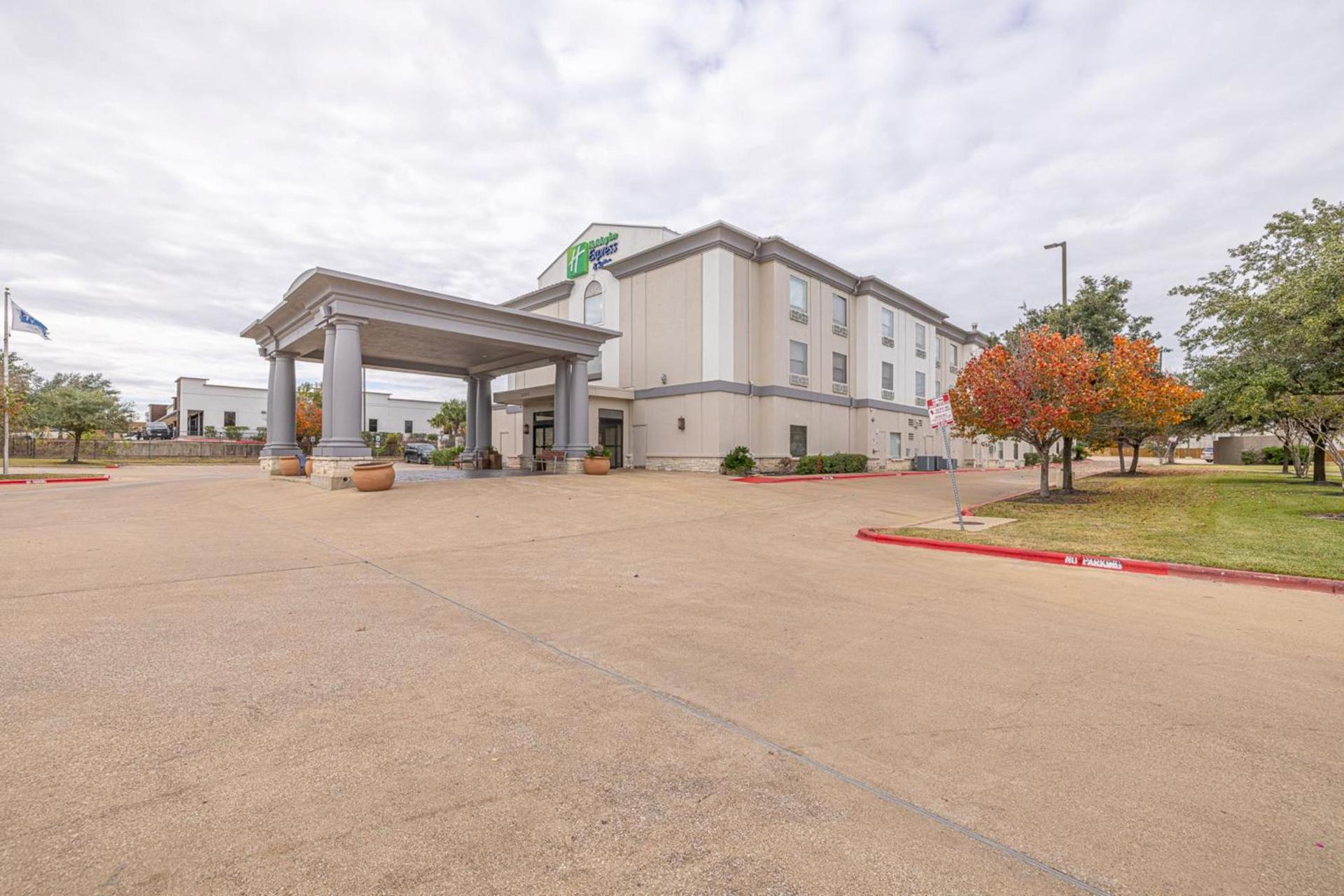 Holiday Inn Express & Suites College Station by IHG photo 1
