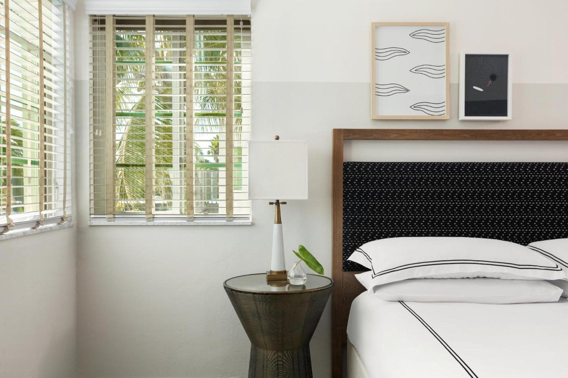 Kimpton Surfcomber Hotel by IHG photo 96