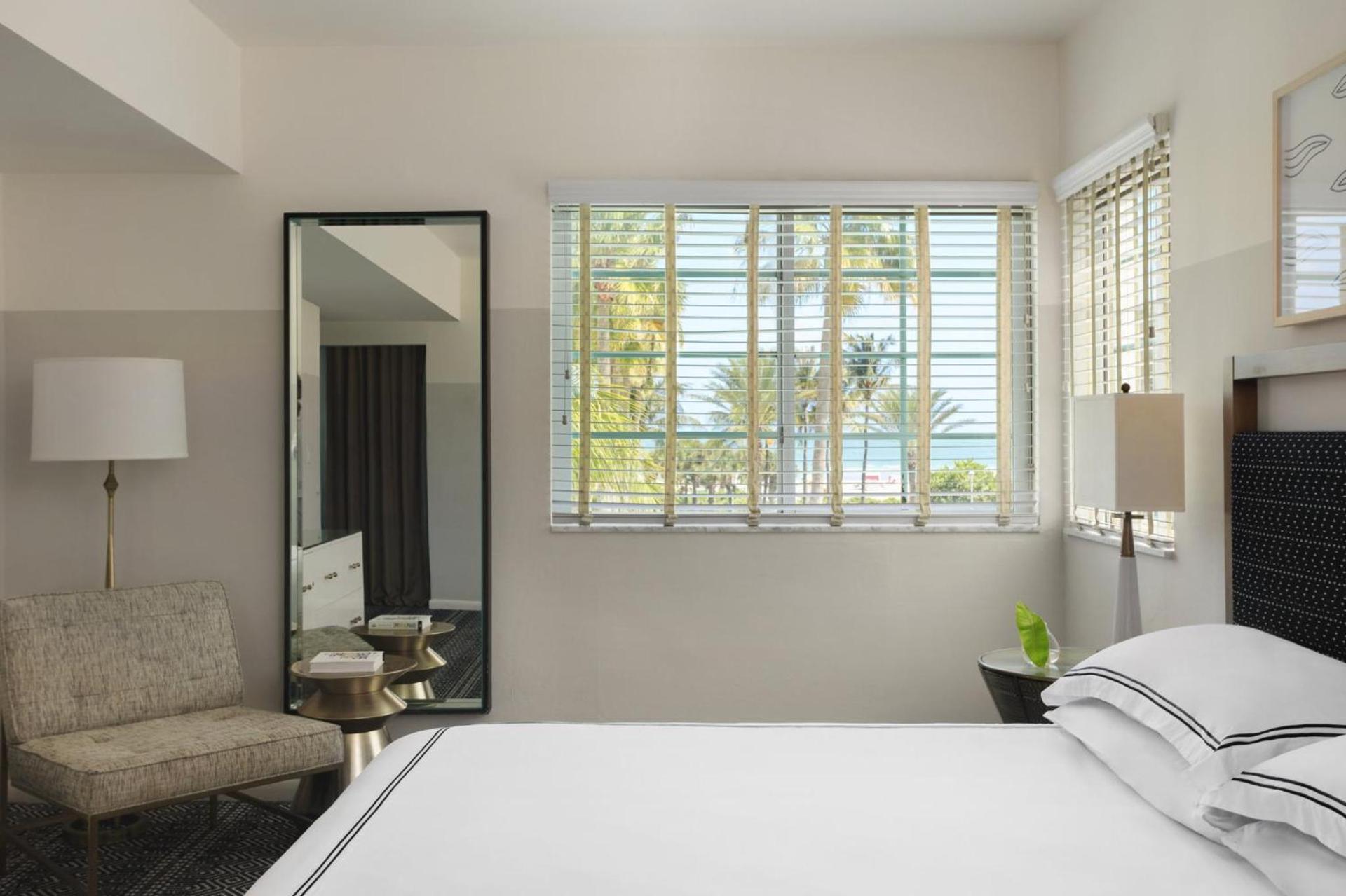 Kimpton Surfcomber Hotel by IHG photo 79