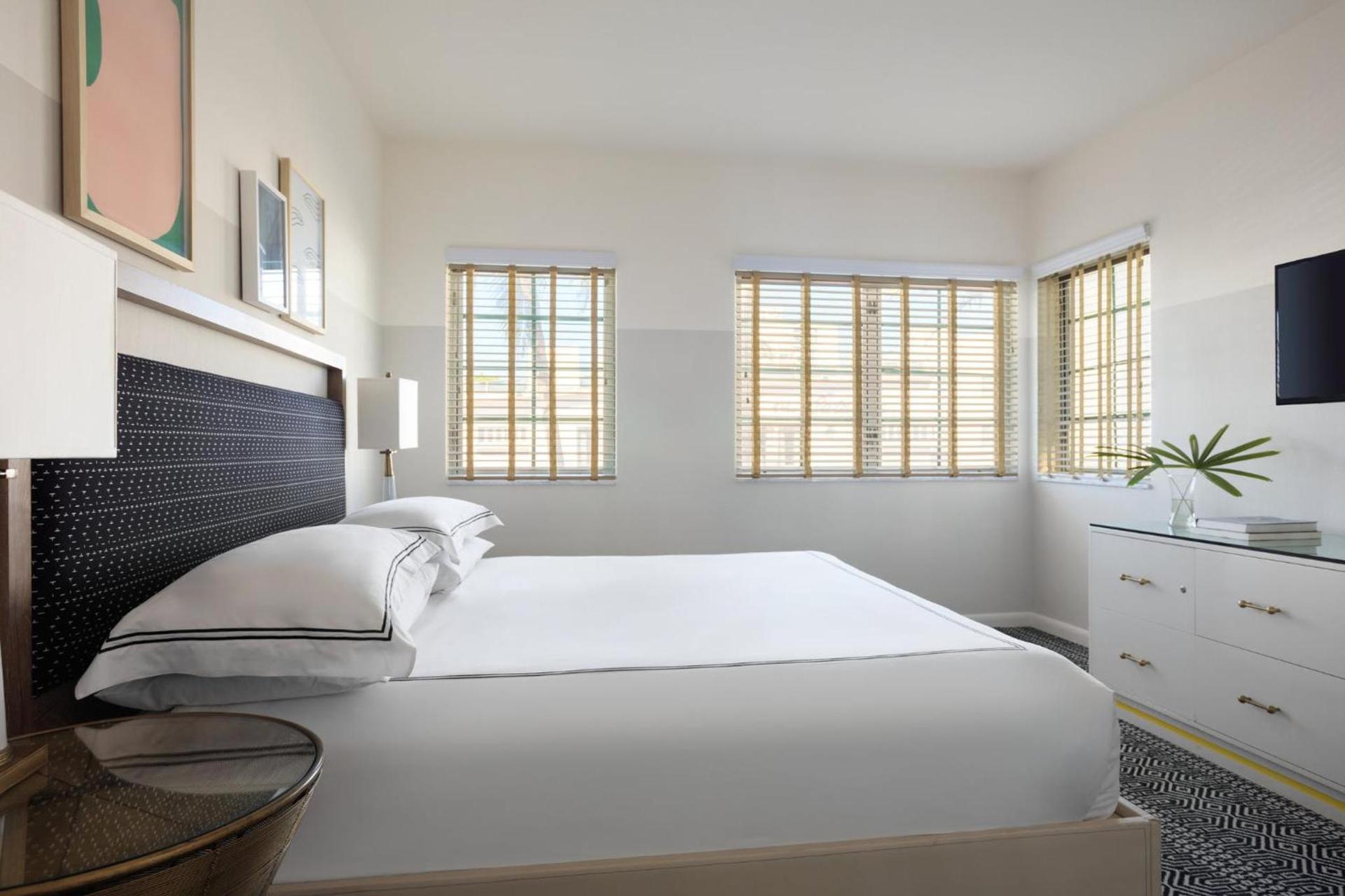 Kimpton Surfcomber Hotel by IHG photo 89